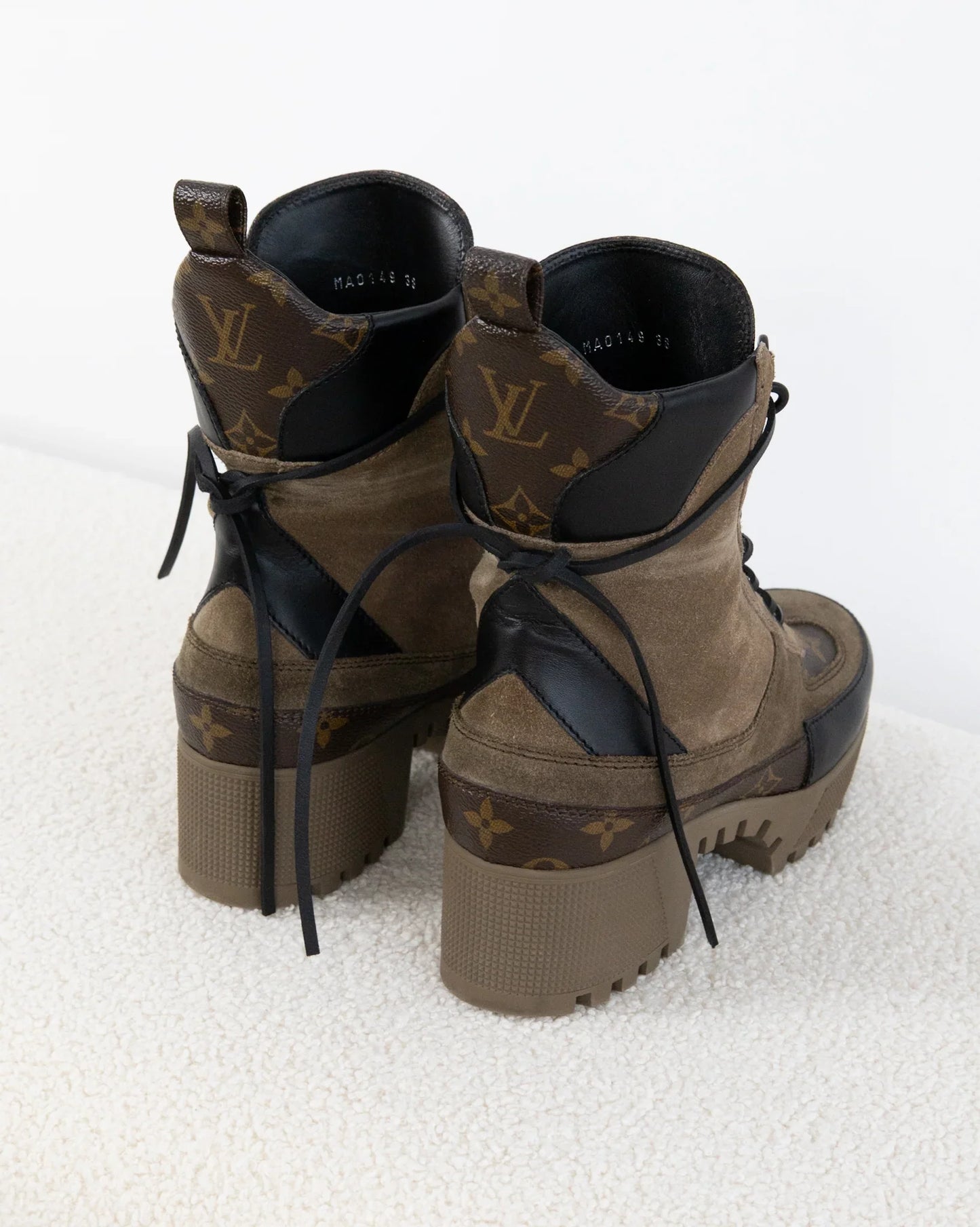 LOUIS VUITTON Desert Boots 38 - THE VOG CLOSET