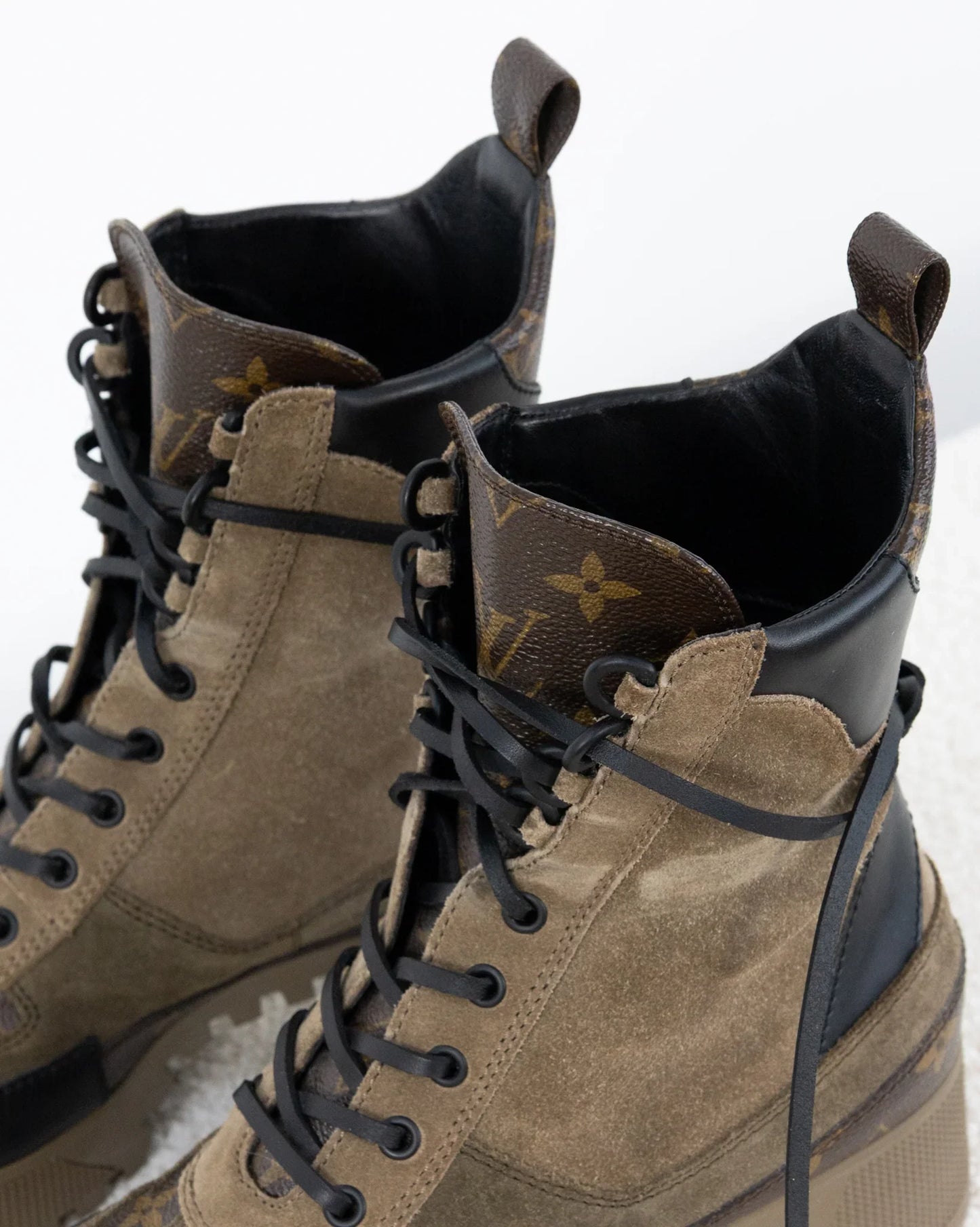LOUIS VUITTON Desert Boots 38 - THE VOG CLOSET
