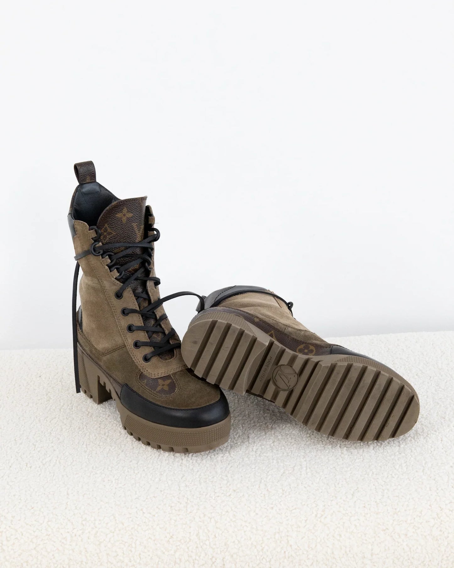 LOUIS VUITTON Desert Boots 38 - THE VOG CLOSET