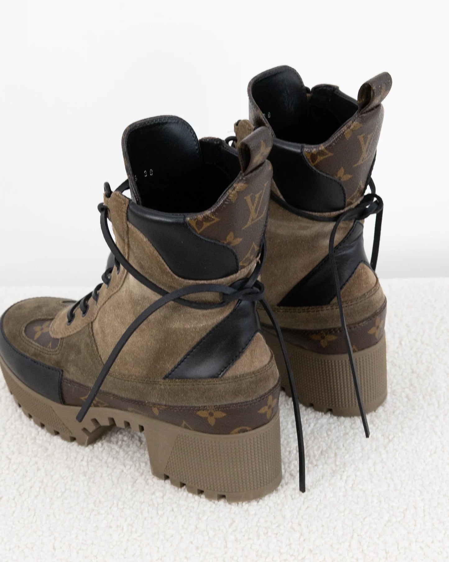 LOUIS VUITTON Desert Boots 38 - THE VOG CLOSET