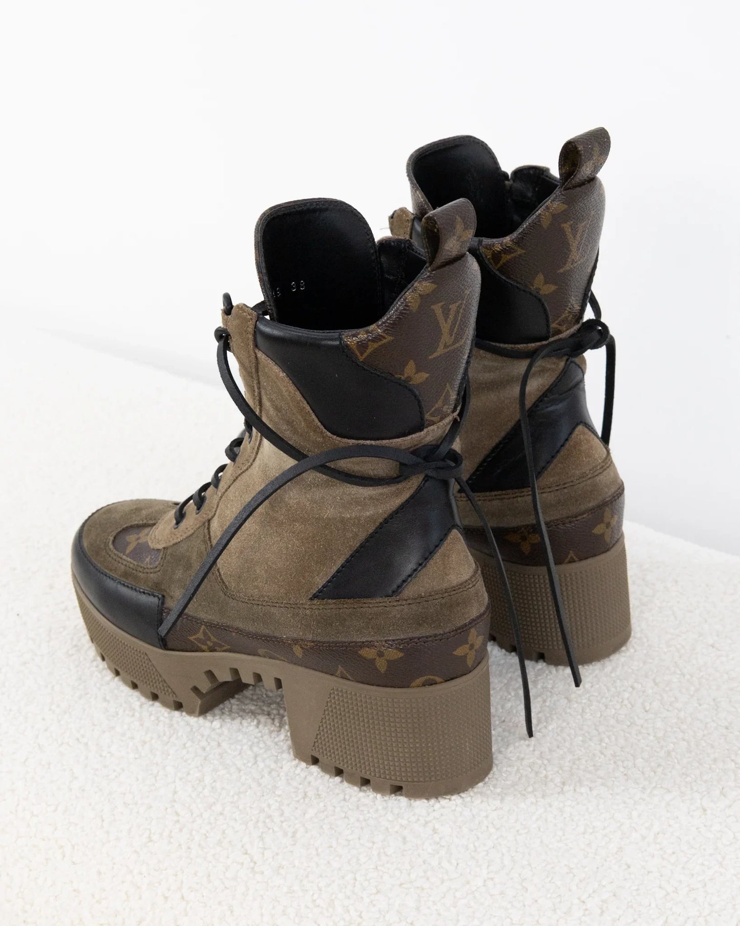 LOUIS VUITTON Desert Boots 38 - THE VOG CLOSET