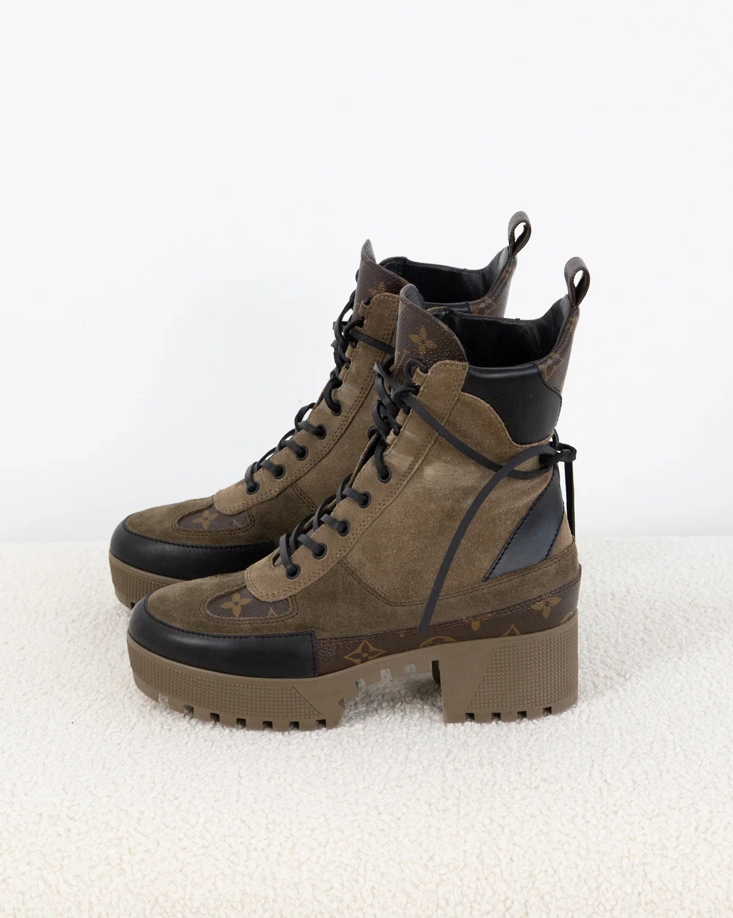 LOUIS VUITTON Desert Boots 38 - THE VOG CLOSET