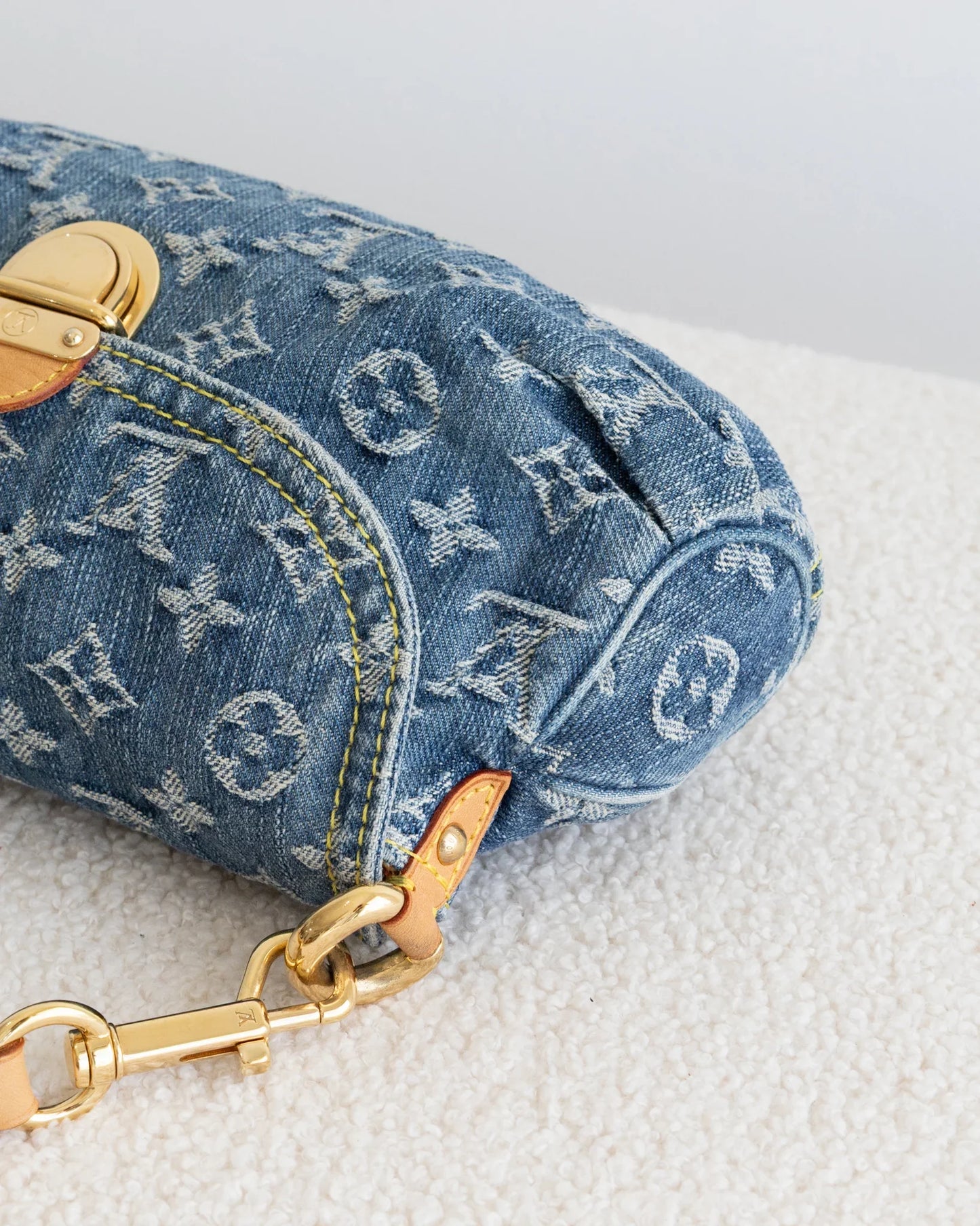 LOUIS VUITTON Pleaty - THE VOG CLOSET