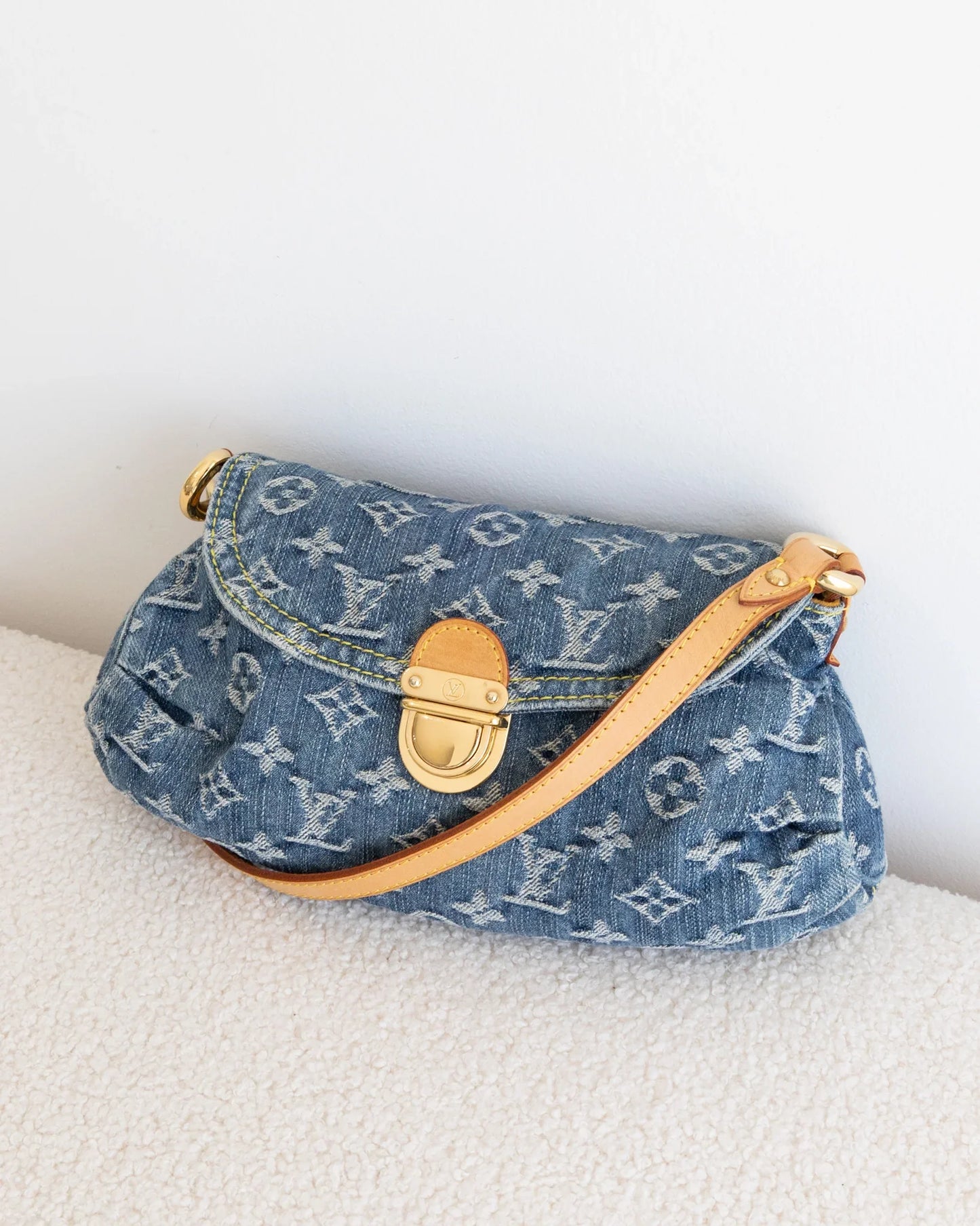 LOUIS VUITTON Pleaty - THE VOG CLOSET