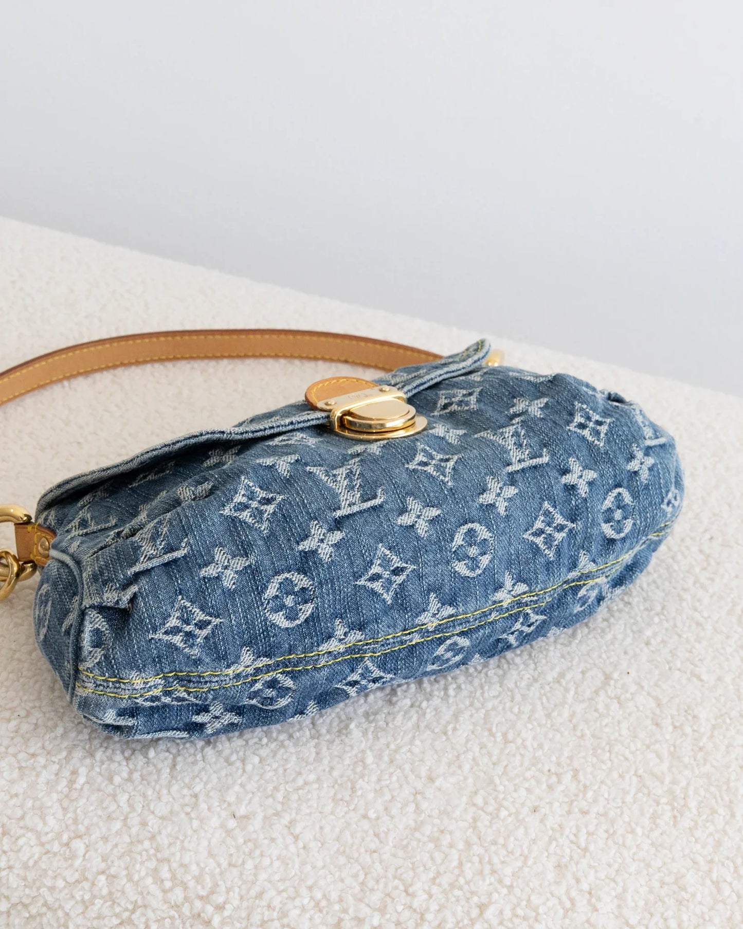 LOUIS VUITTON Pleaty - THE VOG CLOSET