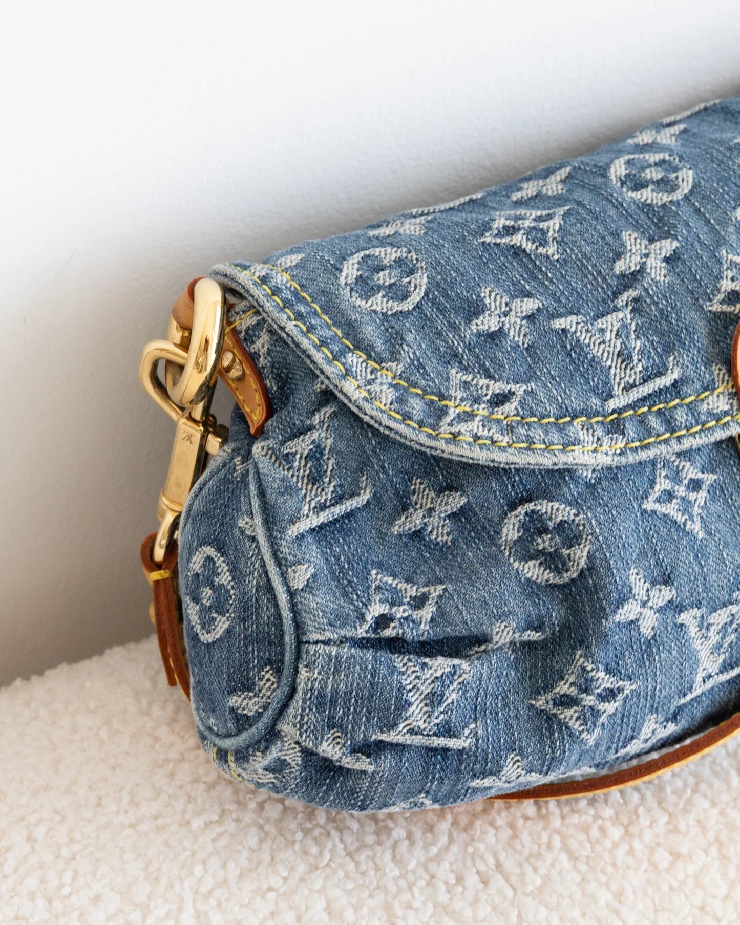 LOUIS VUITTON Pleaty - THE VOG CLOSET