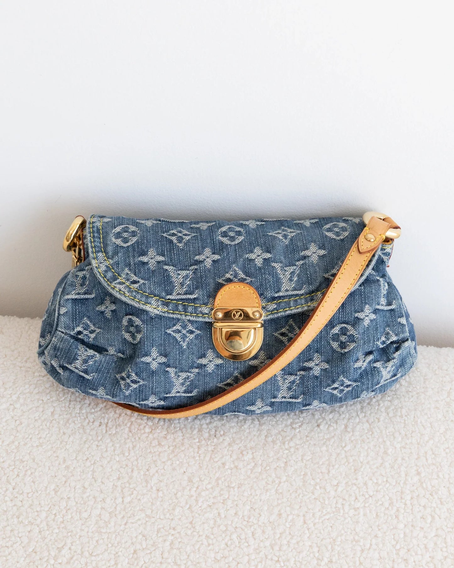 LOUIS VUITTON Pleaty - THE VOG CLOSET