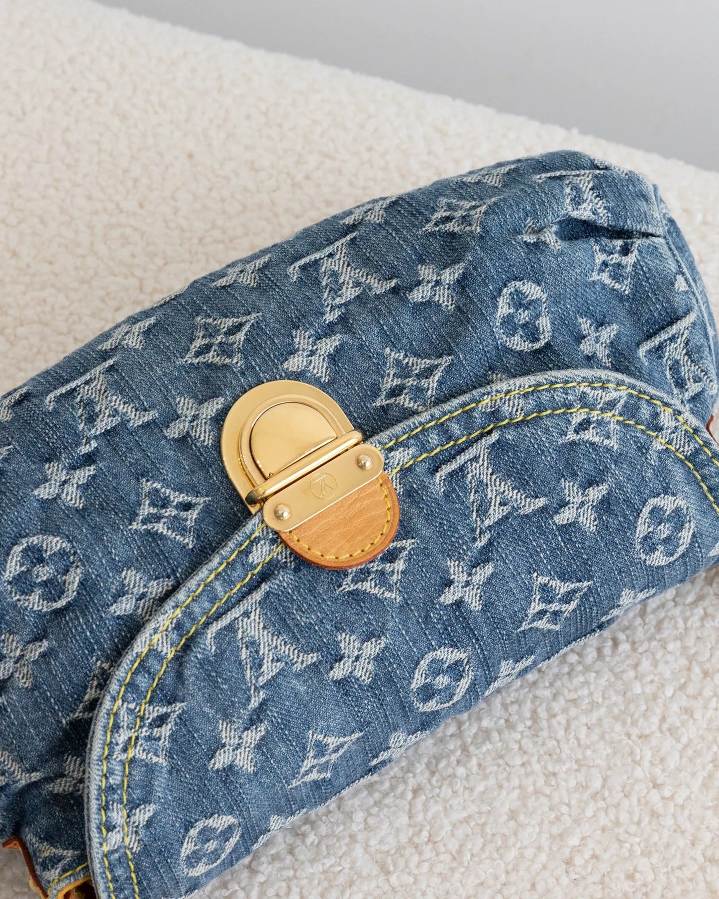 LOUIS VUITTON Pleaty - THE VOG CLOSET