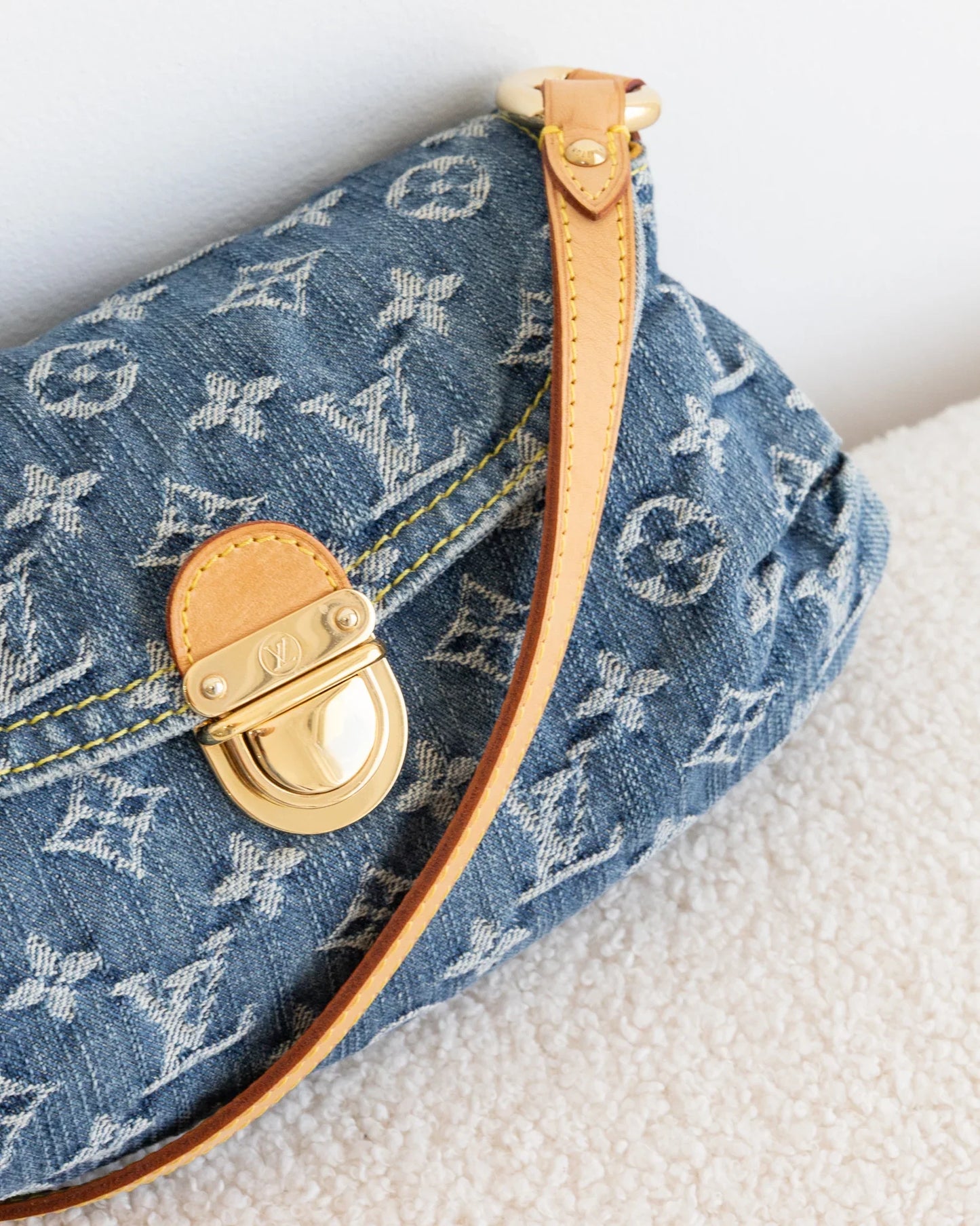 LOUIS VUITTON Pleaty - THE VOG CLOSET