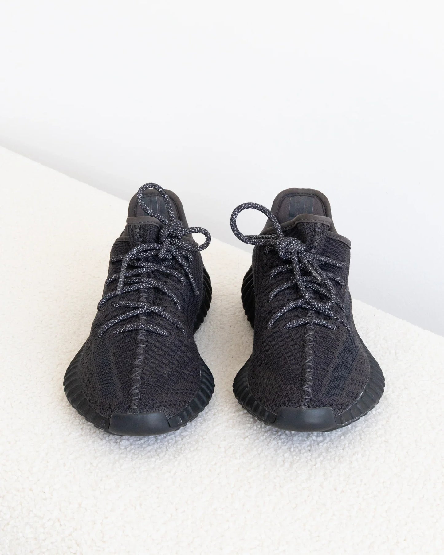 YEEZY Boost 350 V2 41 - THE VOG CLOSET