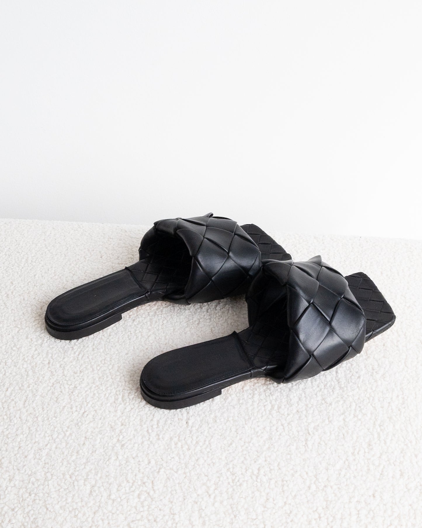 BOTTEGA VENETA Lido Flats 38