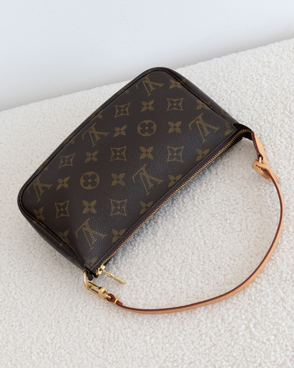 LOUIS VUITTON Pochette Accessoires
