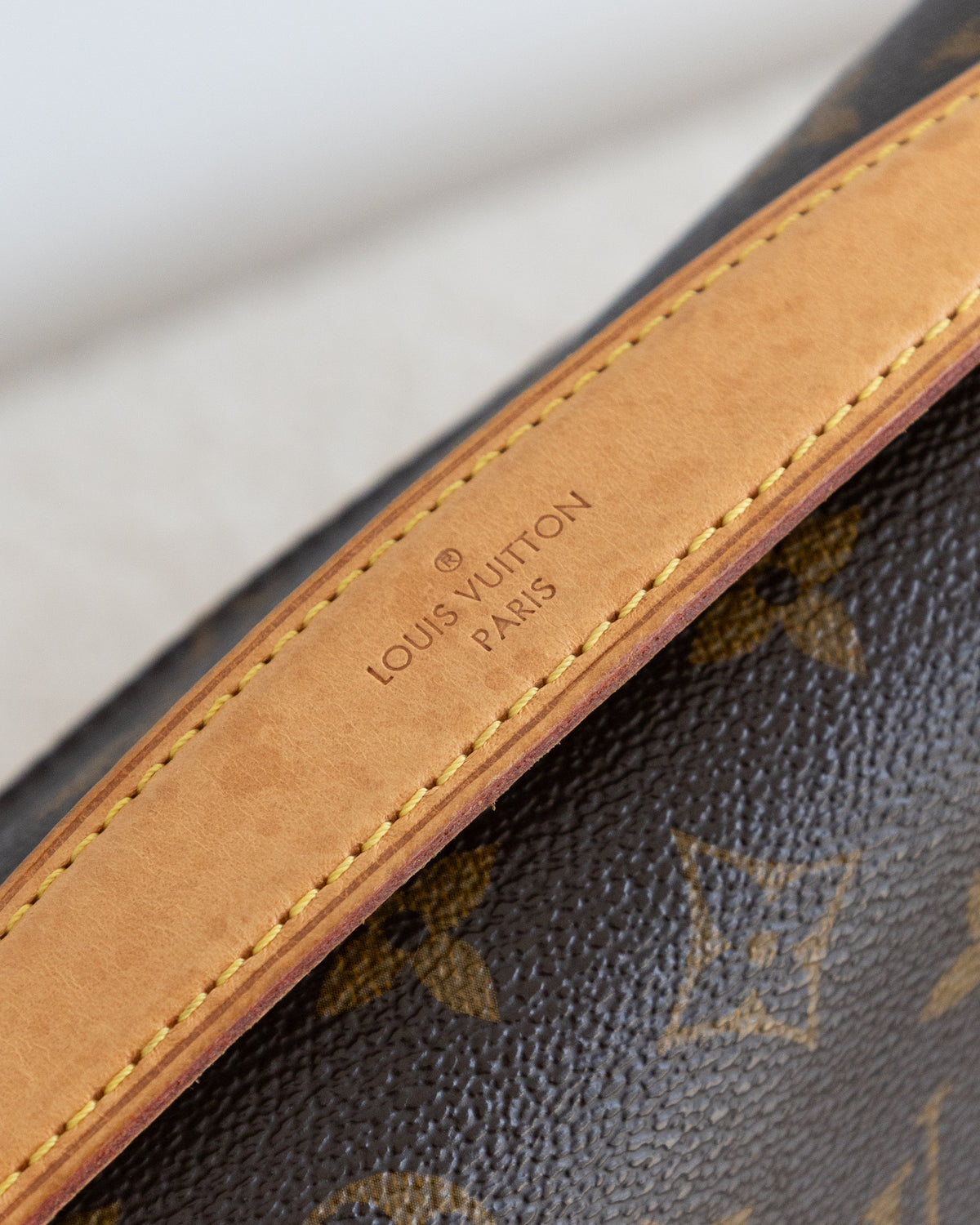 LOUIS VUITTON Pochette Metis