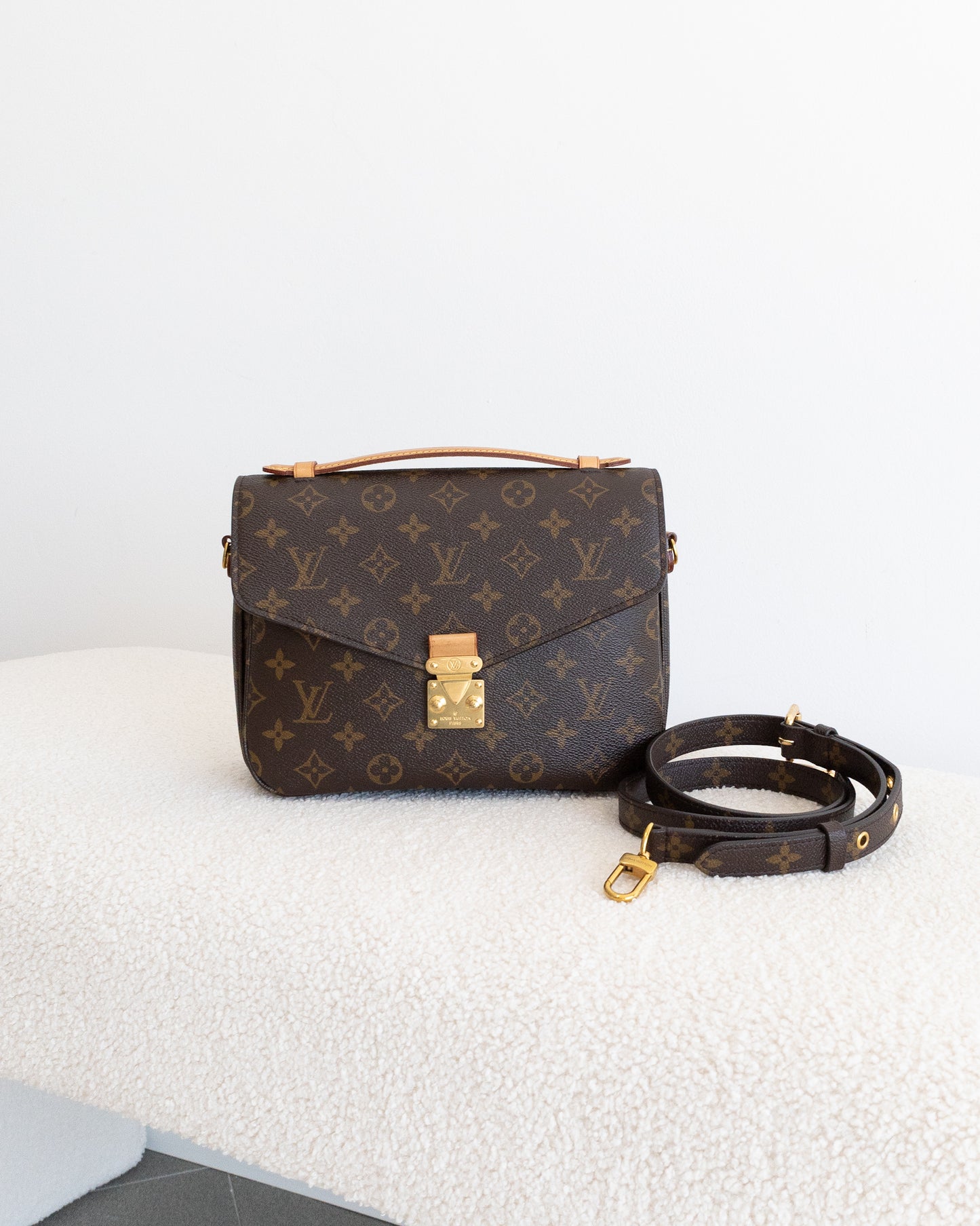 LOUIS VUITTON Pochette Metis