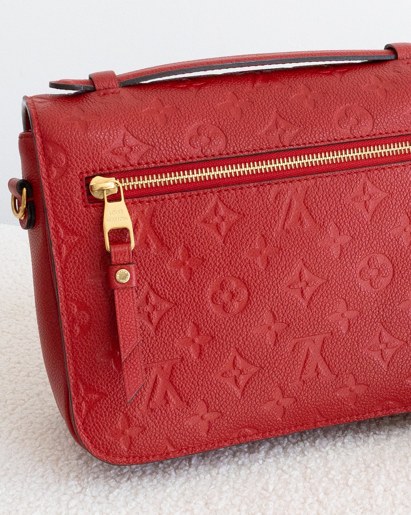 LOUIS VUITTON Pochette Metis