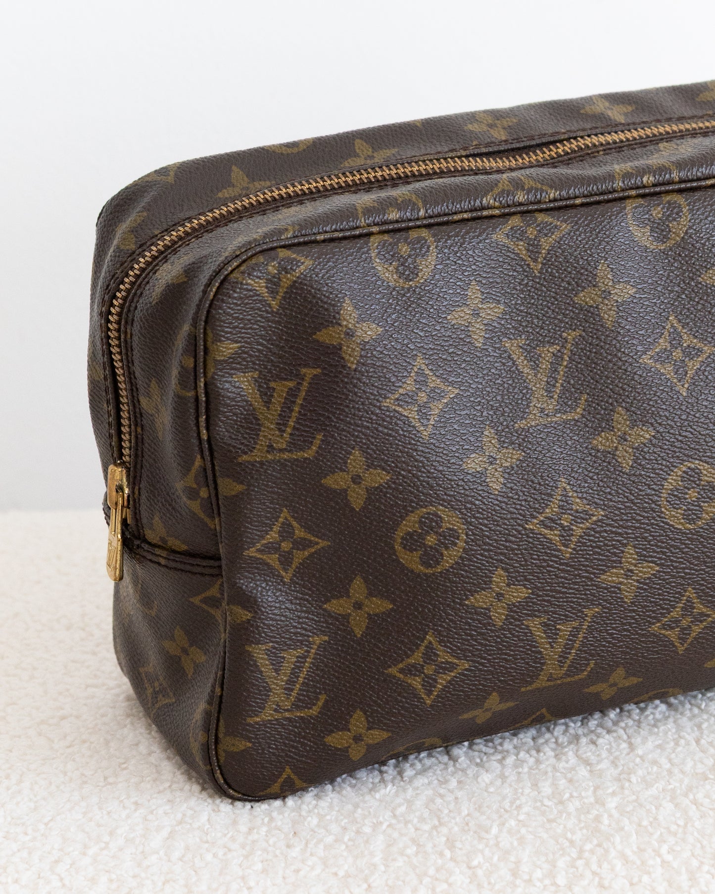 LOUIS VUITTON Trousse 28