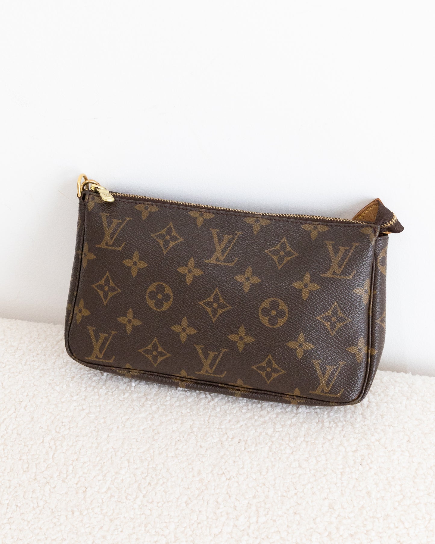 LOUIS VUITTON Pochette Accessoires