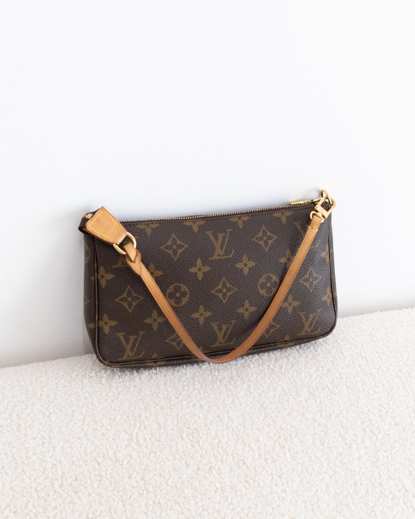 LOUIS VUITTON Pochette Accessoires