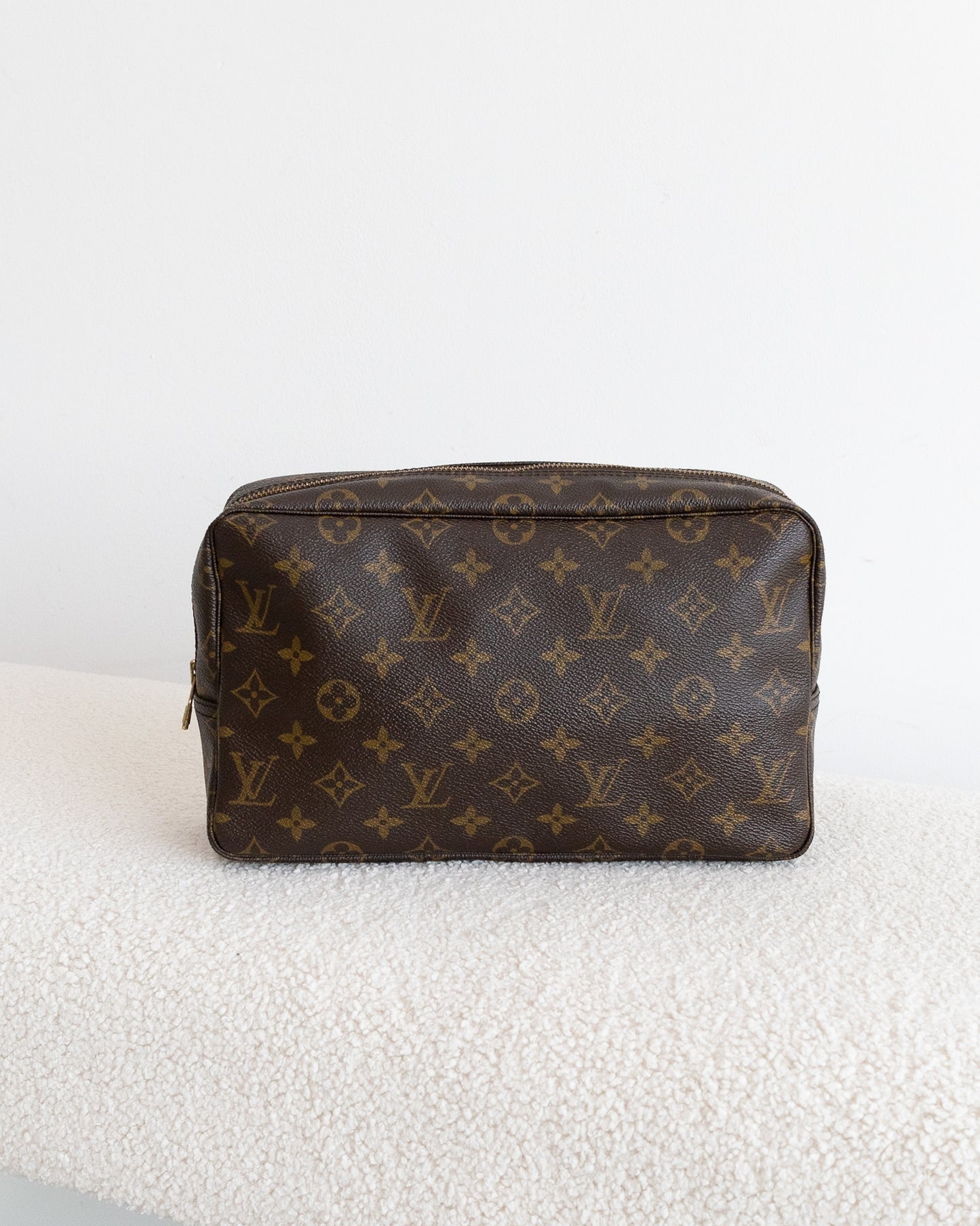 LOUIS VUITTON Trousse 28