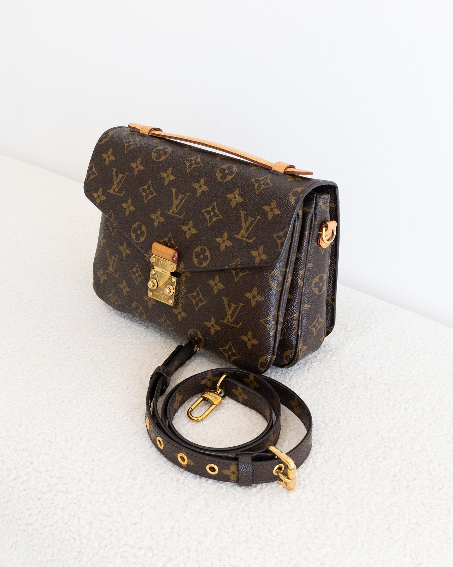 LOUIS VUITON Pochette Metis