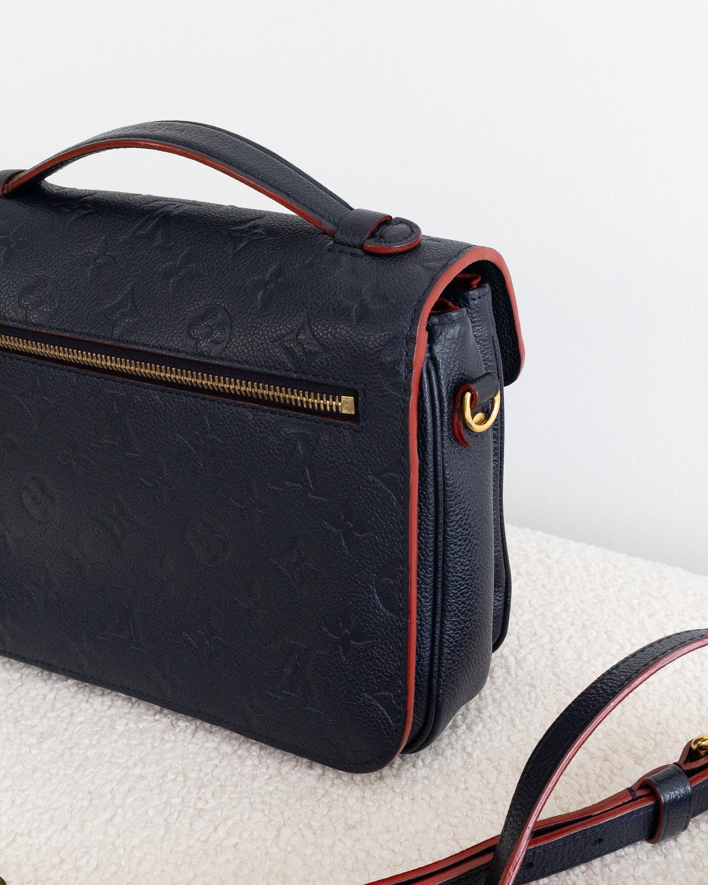 LOUIS VUITTON Pochette Metis