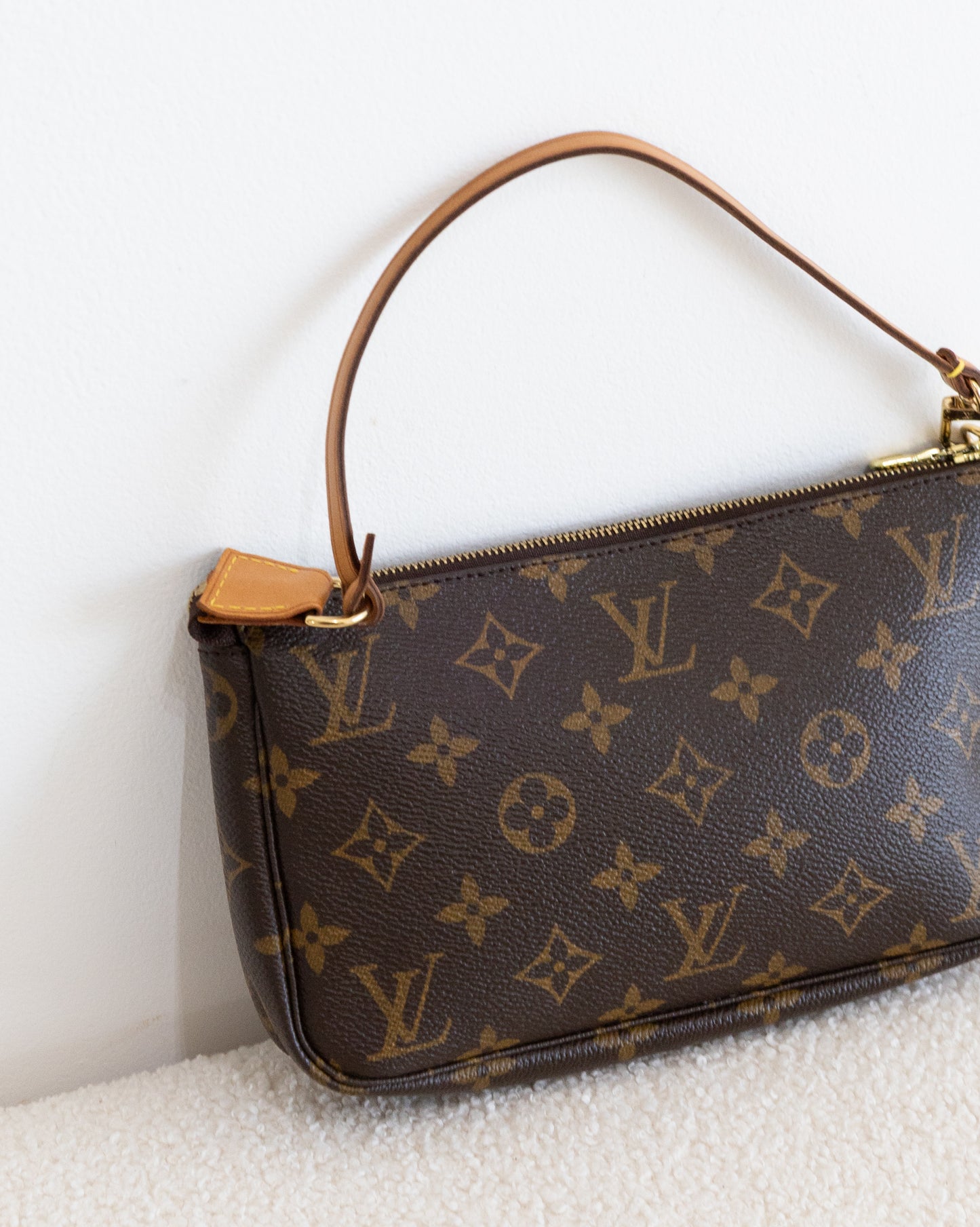 LOUIS VUITTON Pochette Accessoires