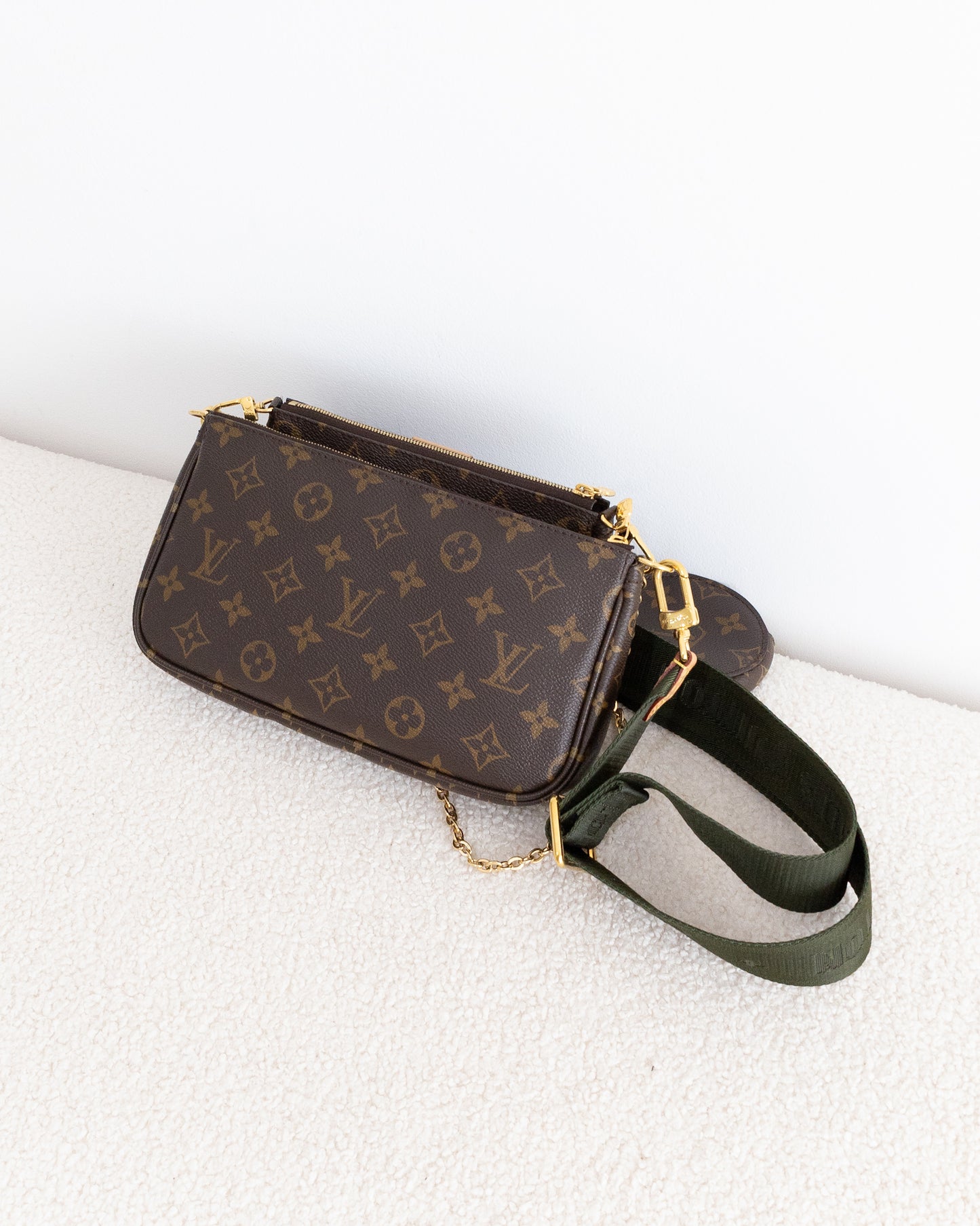 LOUIS VUITTON MultiPochette