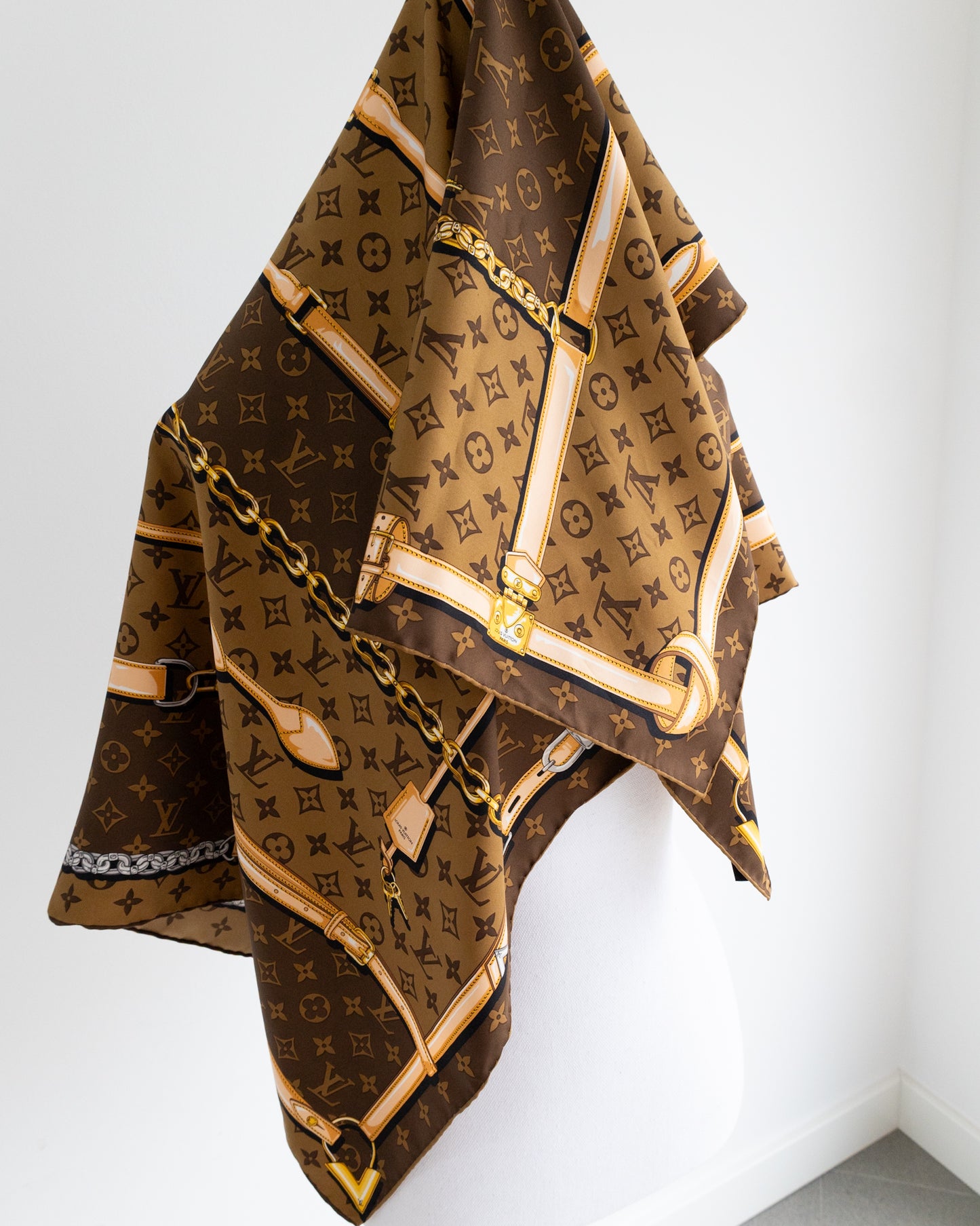LOUIS VUITTON Scarf