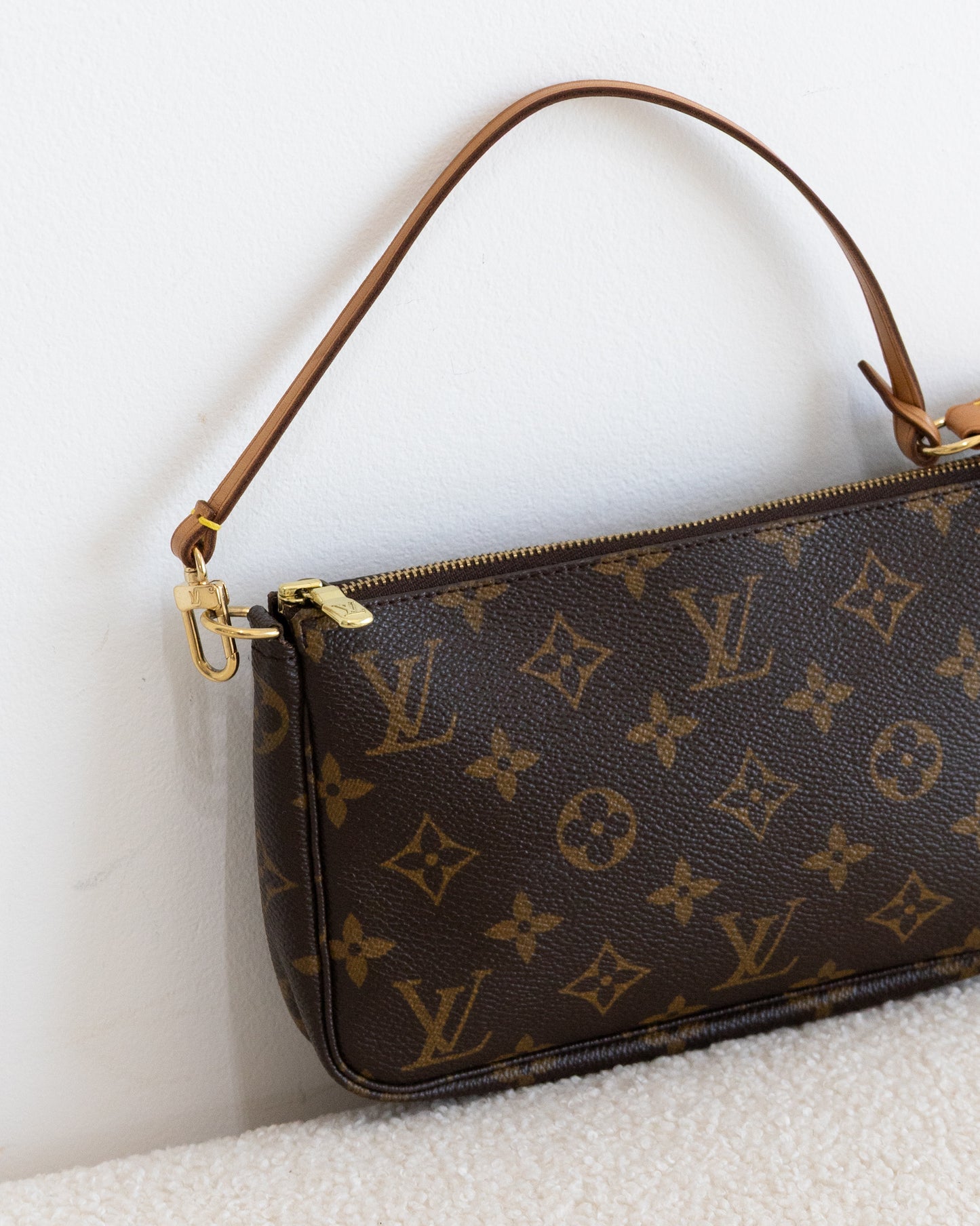 LOUIS VUITTON Pochette Accessoires