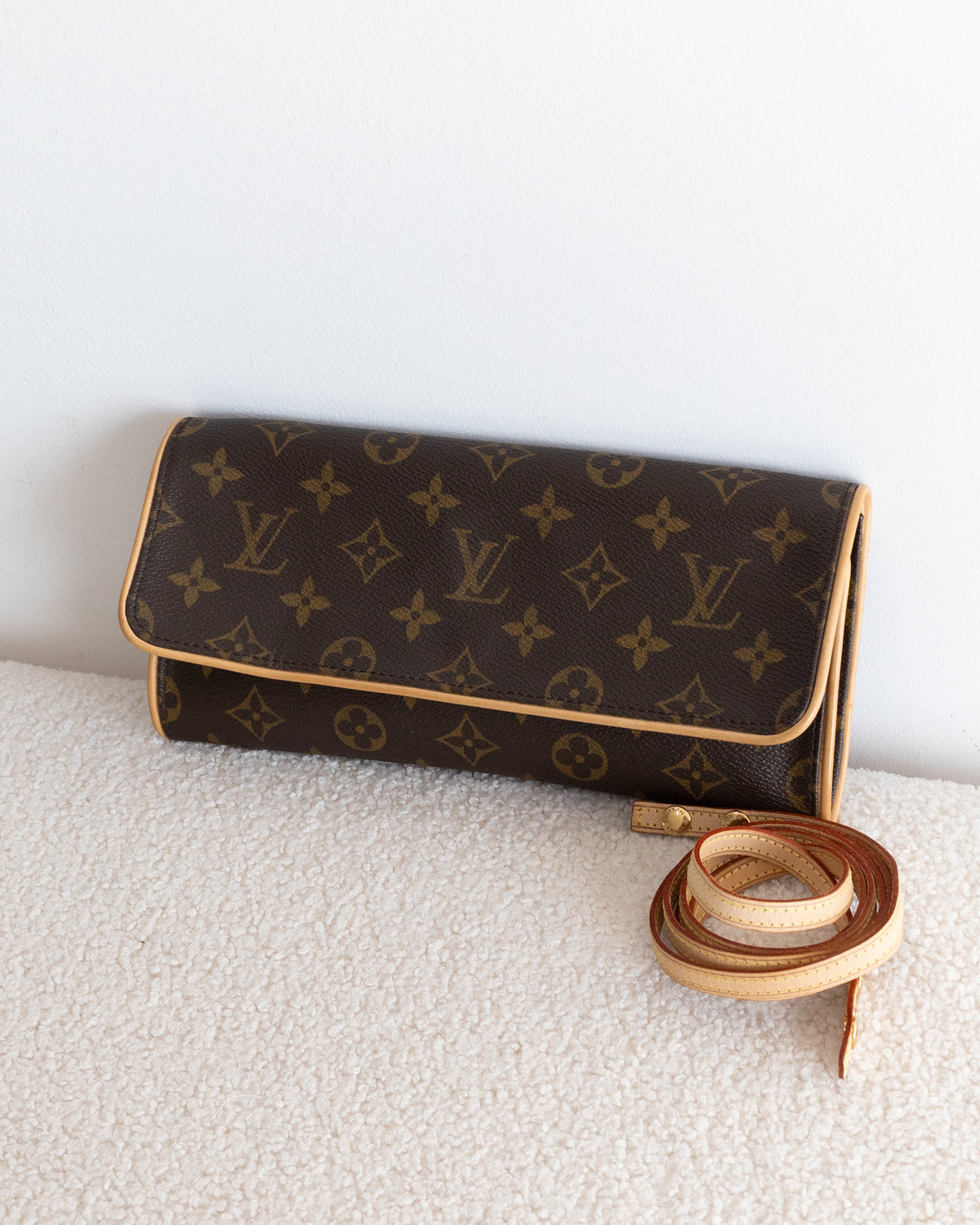 LOUIS VUITTON Pochette Twin GM