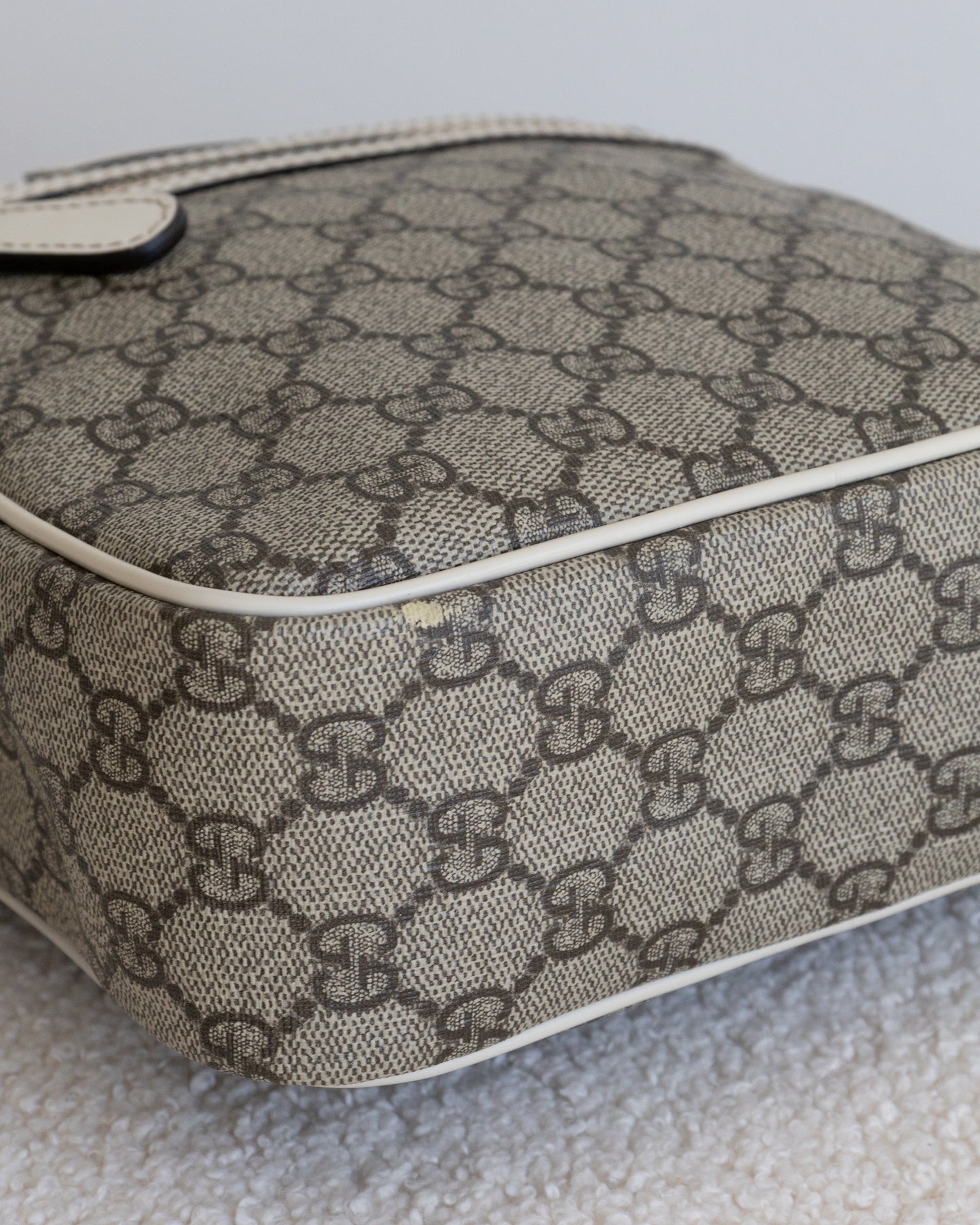 GUCCI GG Crossbody
