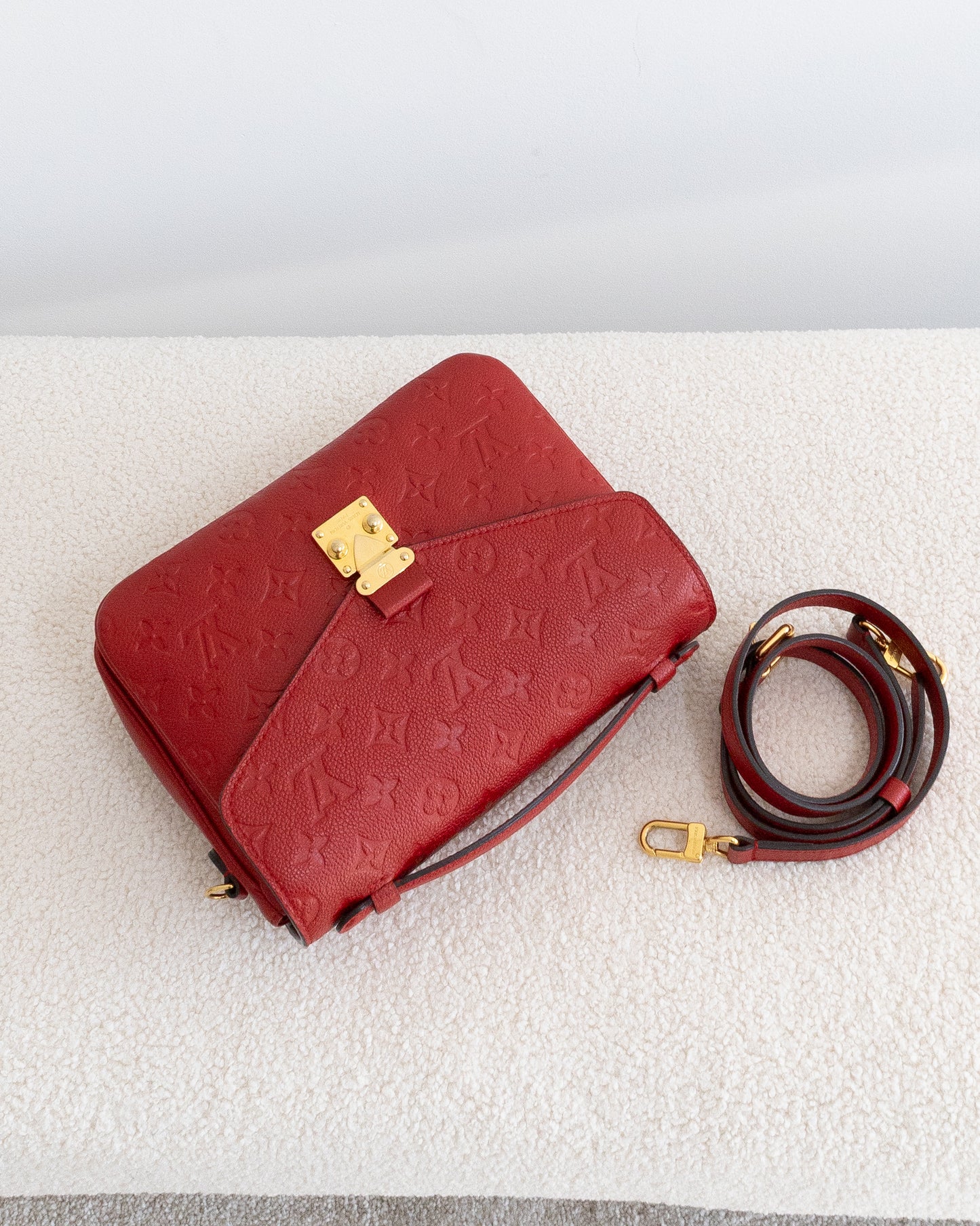 LOUIS VUITTON Pochette Metis