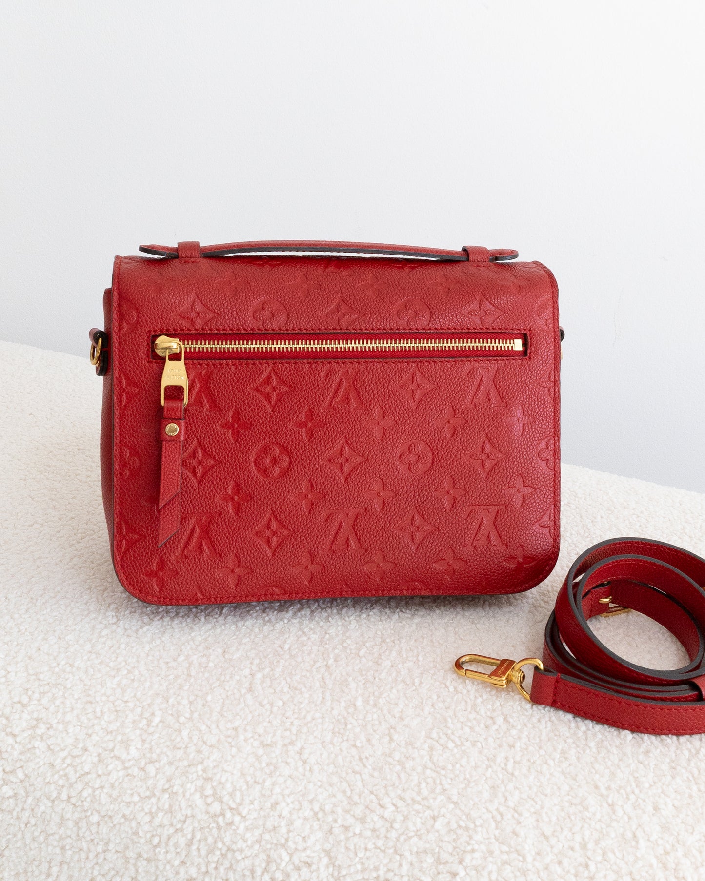 LOUIS VUITTON Pochette Metis