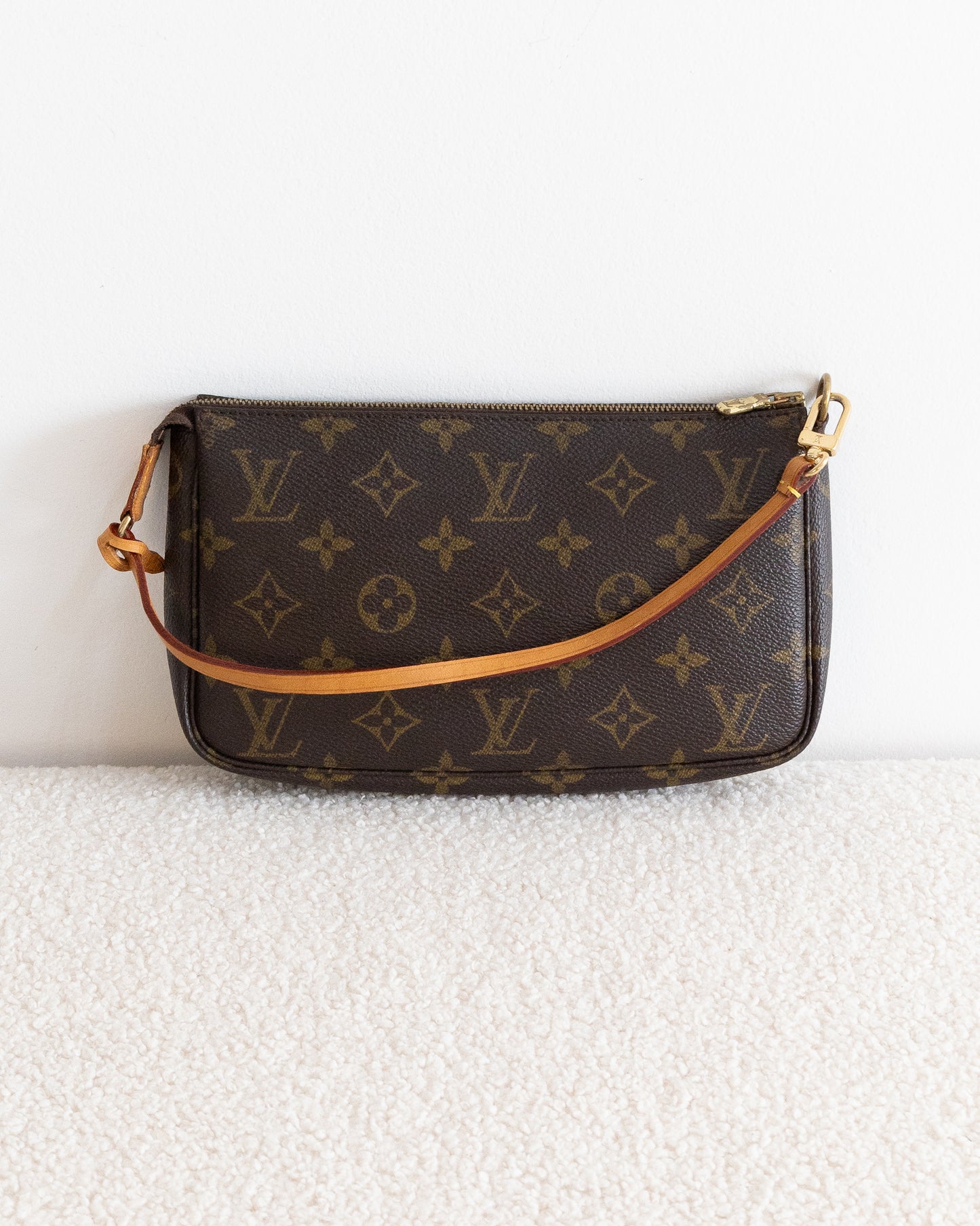 LOUIS VUITTON Pochette Accessoires