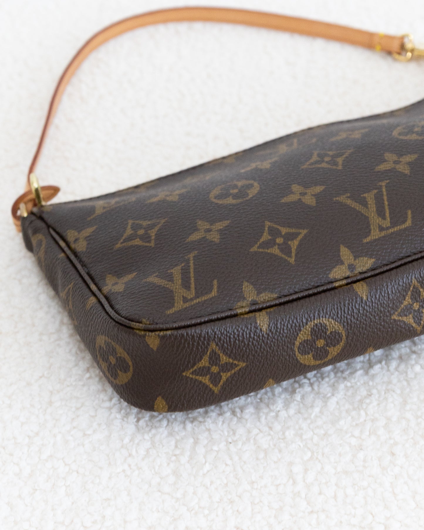 LOUIS VUITTON Pochette Accessoires