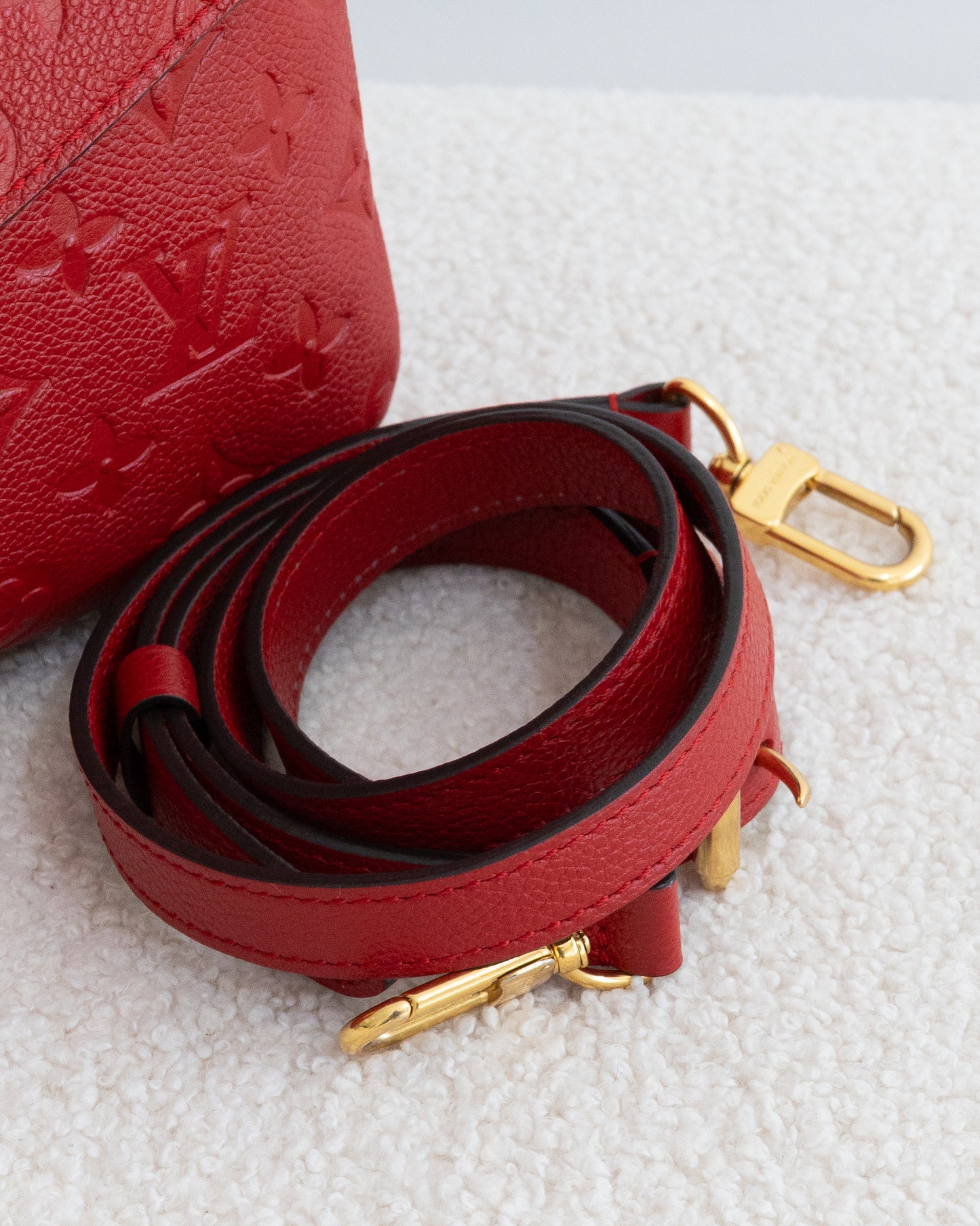 LOUIS VUITTON Pochette Metis