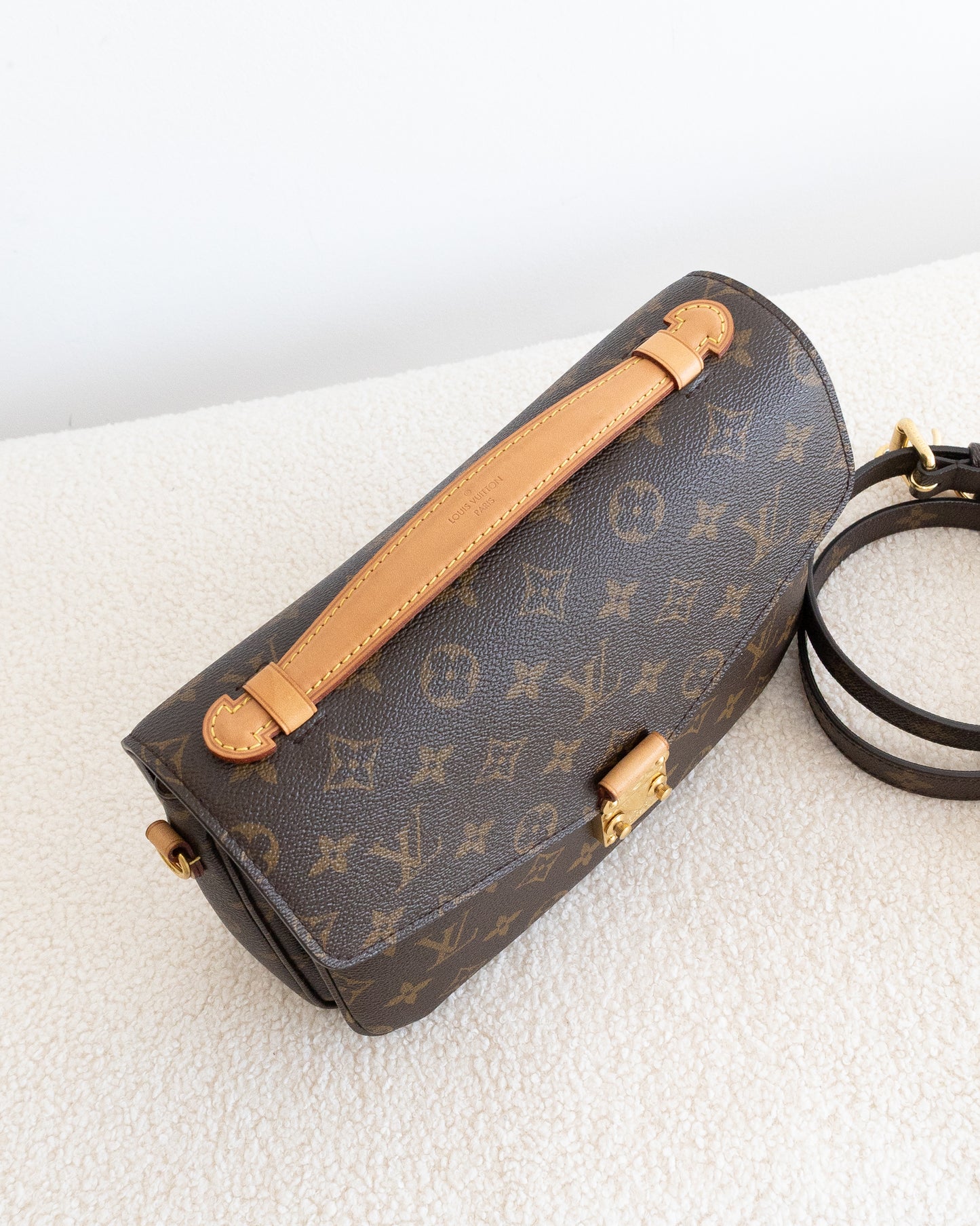 LOUIS VUITTON Pochette Metis