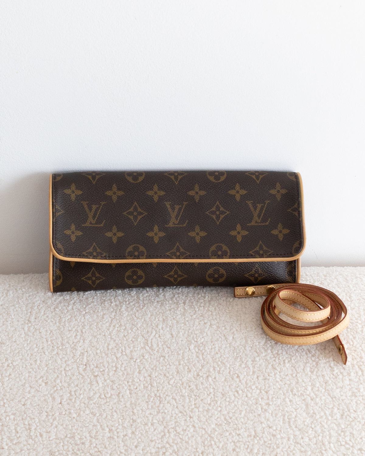 LOUIS VUITTON Pochette Twin GM