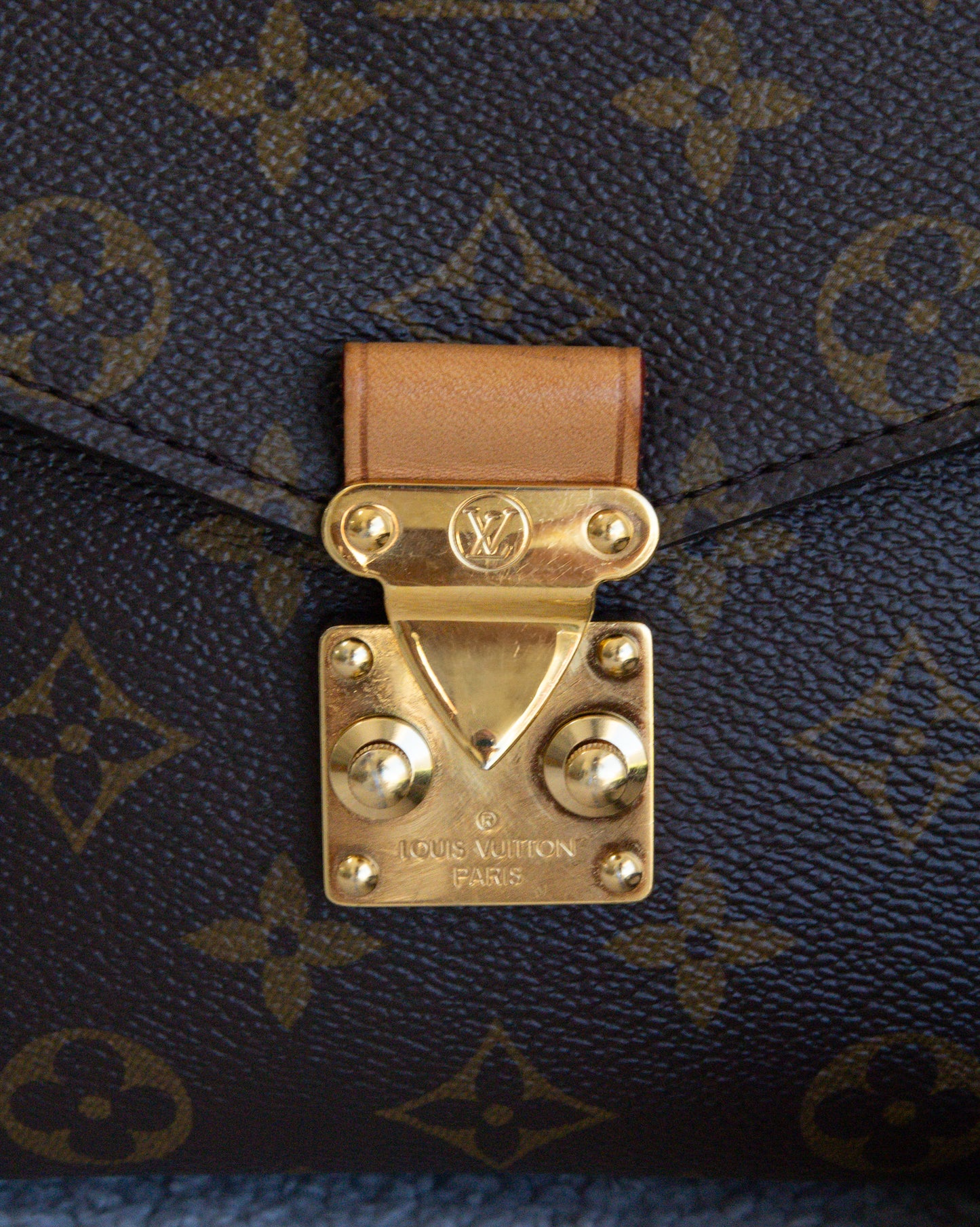 LOUIS VUITON Pochette Metis