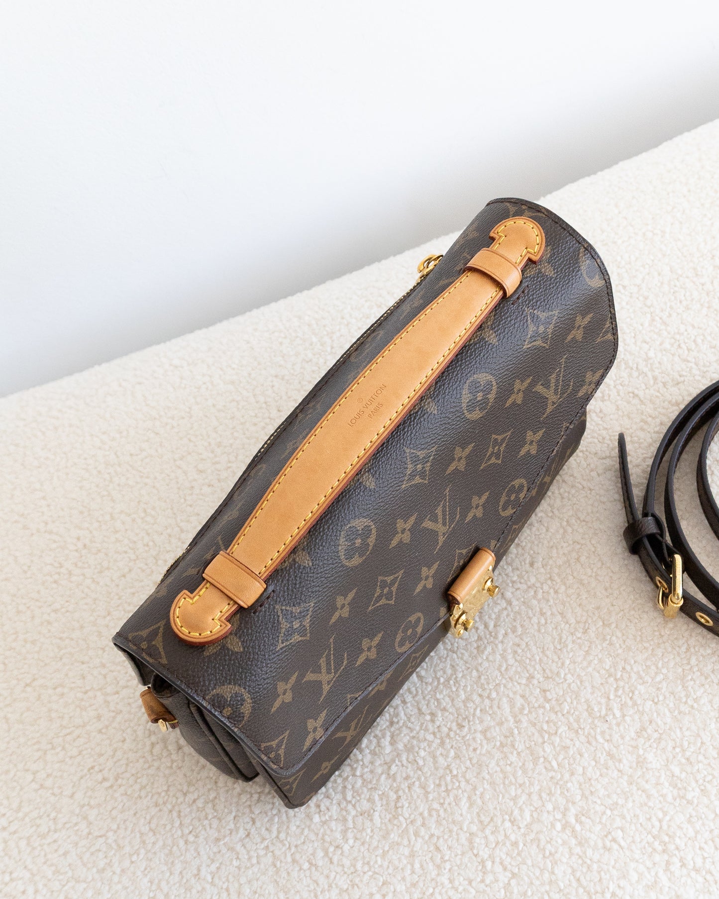LOUIS VUITTON Pochette Metis