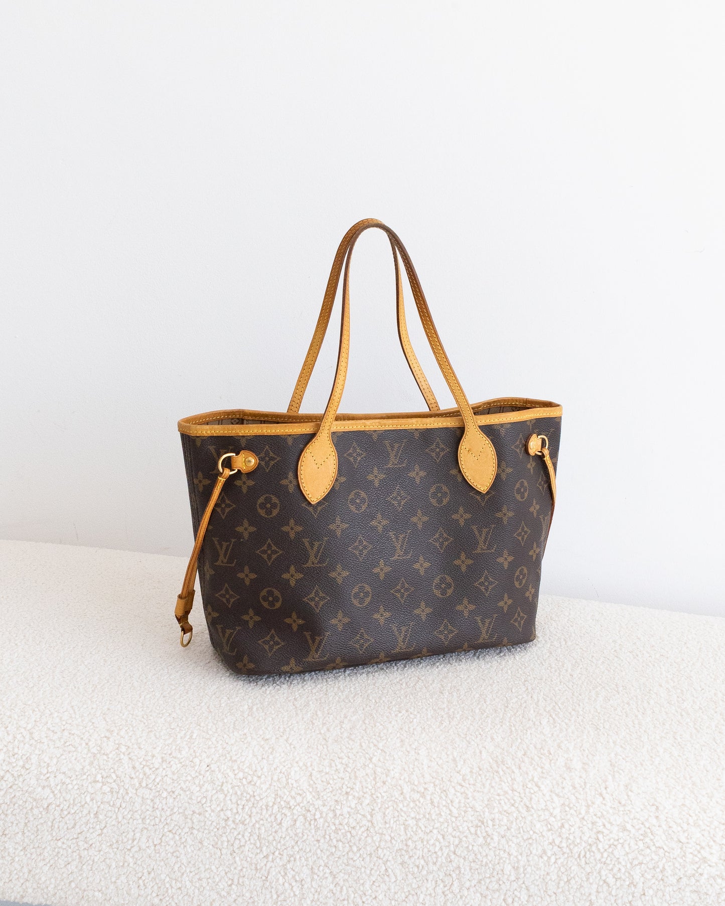 LOUIS VUITTON Neverfull PM