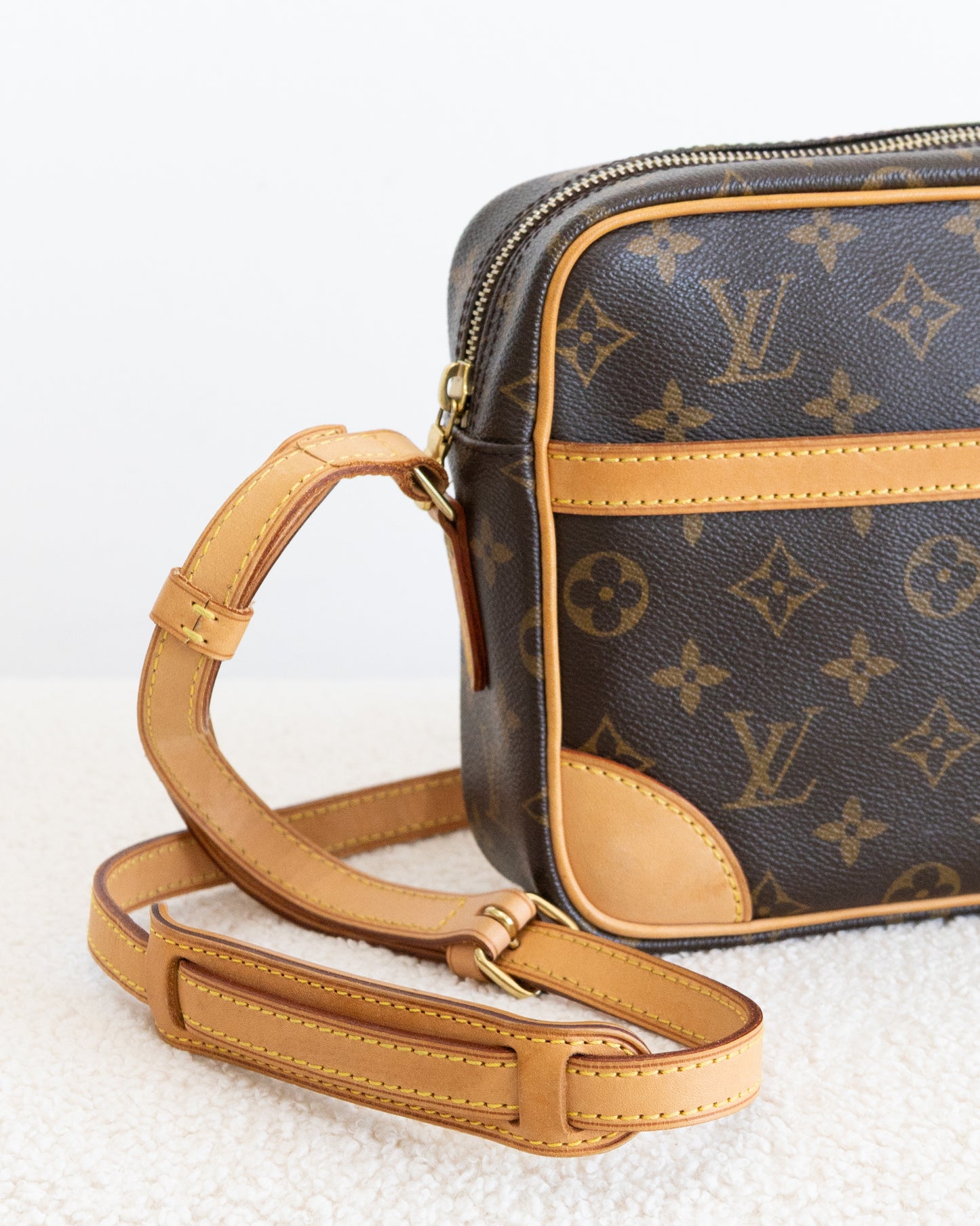 LOUIS VUITTON Trocadero 27