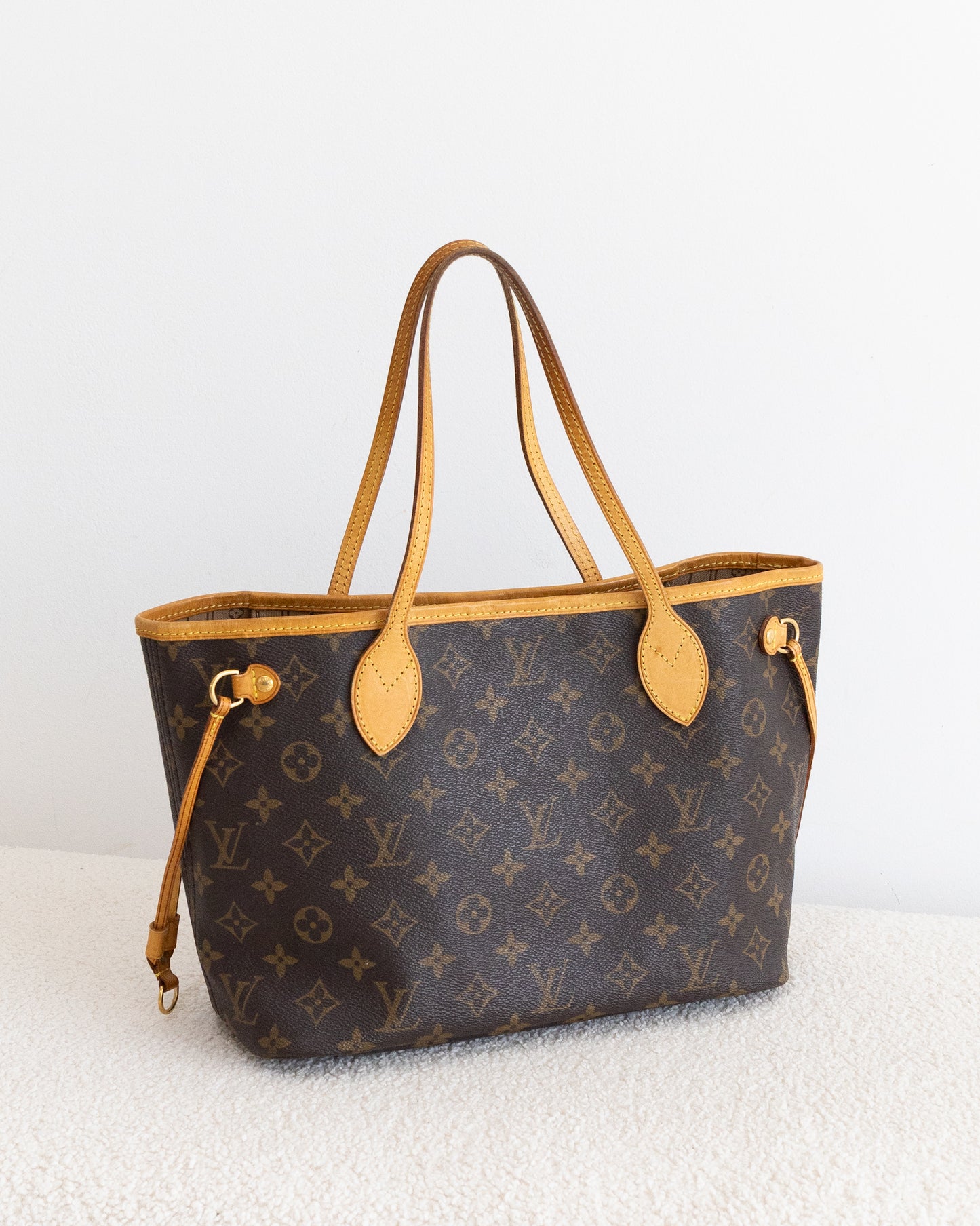 LOUIS VUITTON Neverfull PM