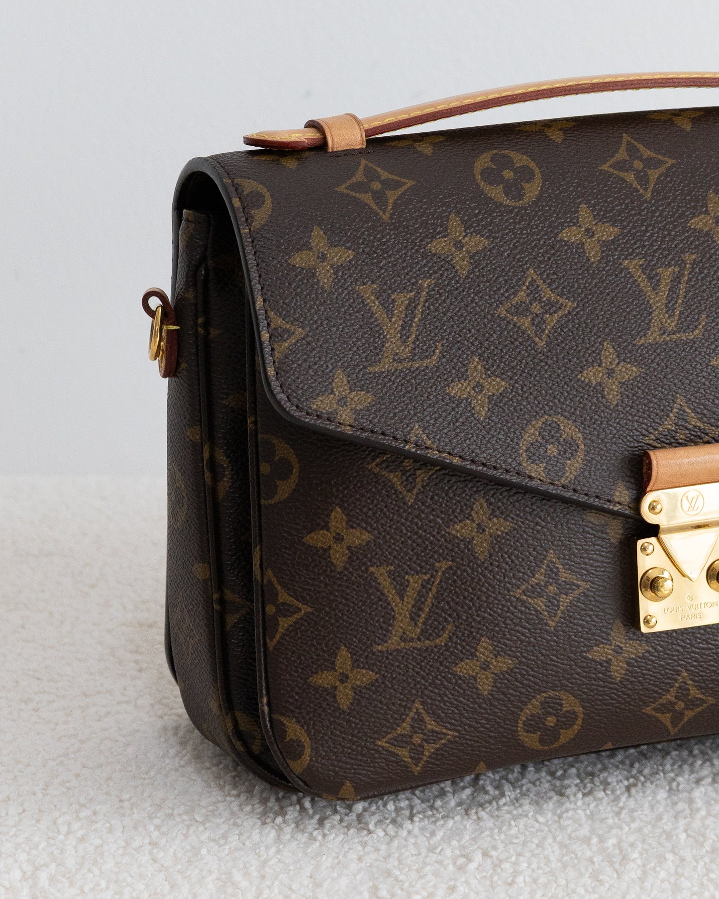 LOUIS VUITTON Pochette Metis