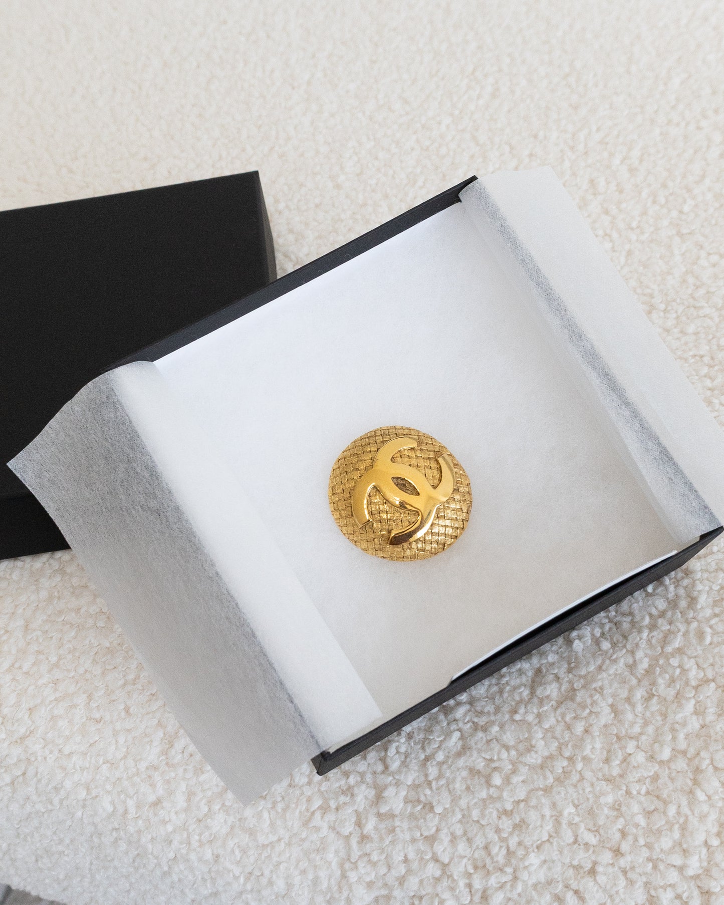 CHANEL CC Round Brooch