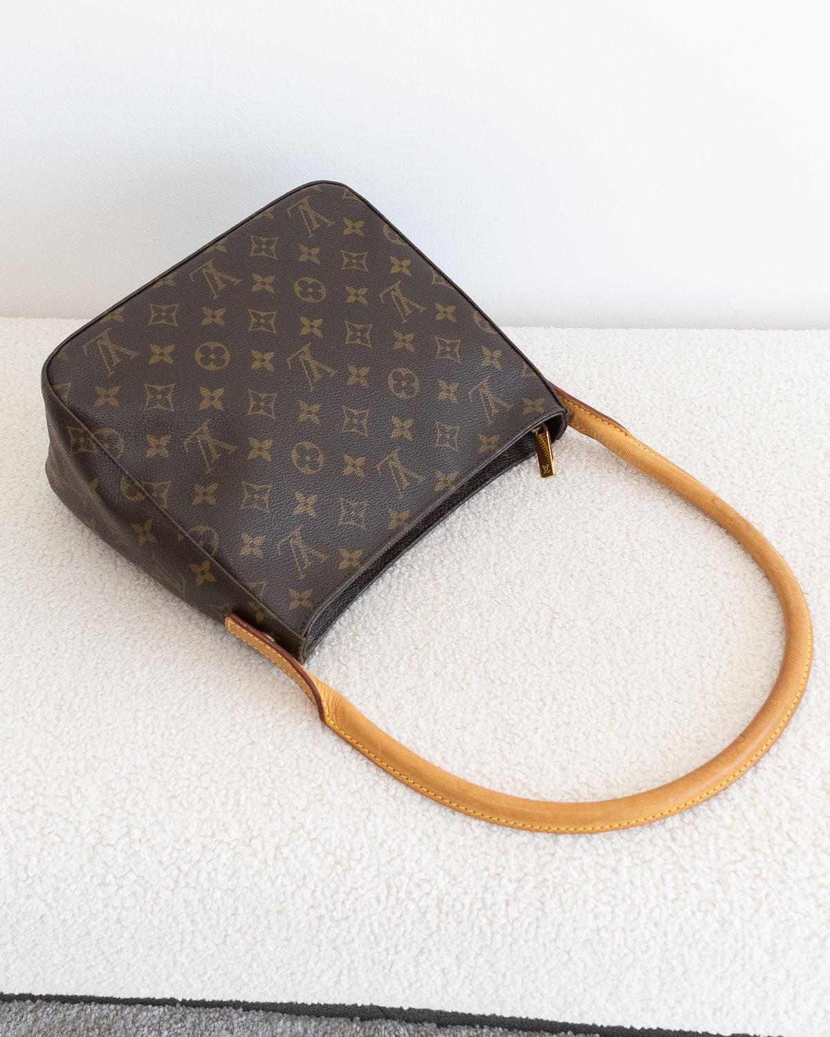 LOUIS VUITTON Looping MM