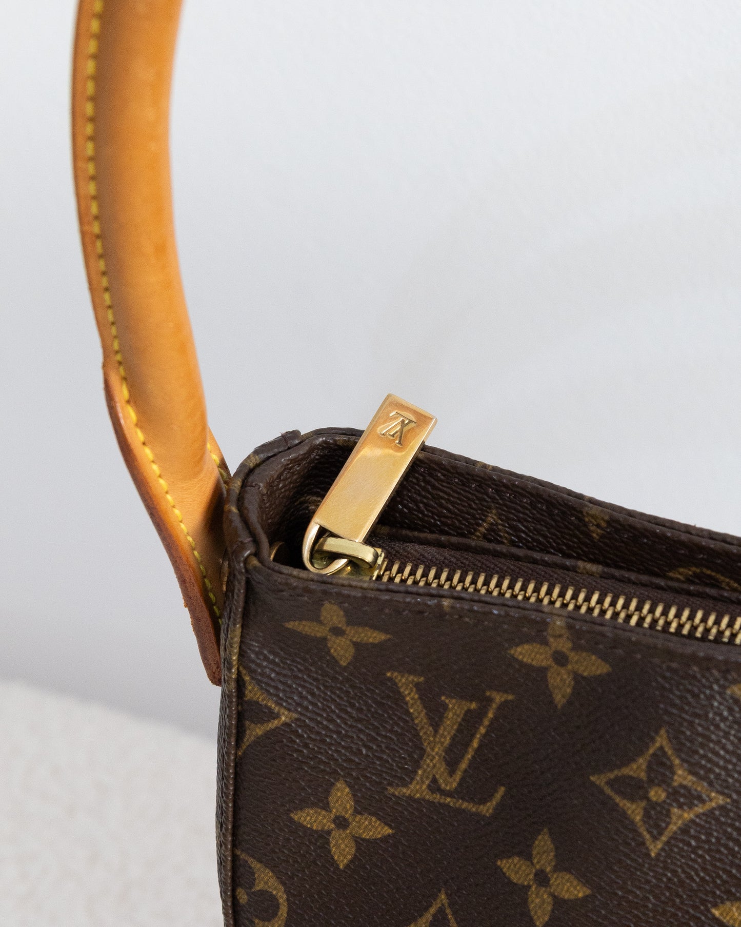 LOUIS VUITTON Looping