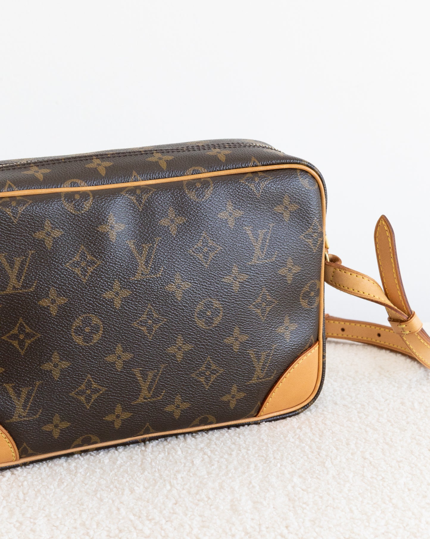 LOUIS VUITTON Trocadero 27