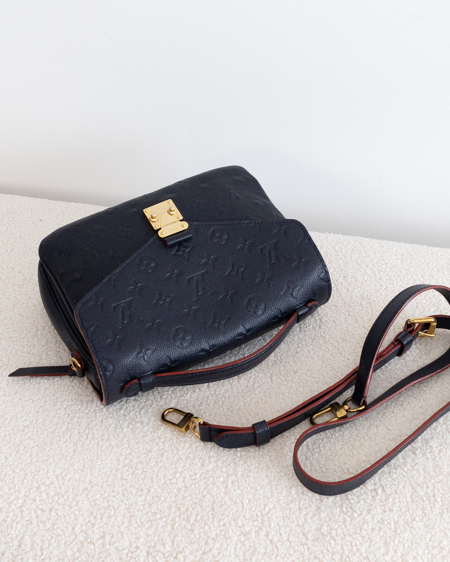 LOUIS VUITTON Pochette Metis