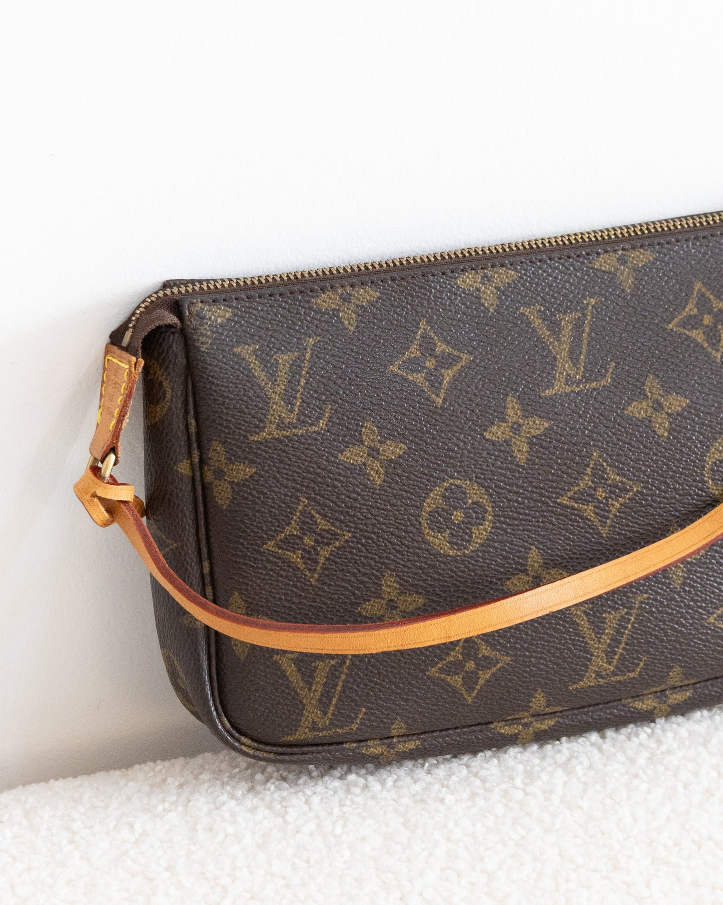 LOUIS VUITTON Pochette Accessoires